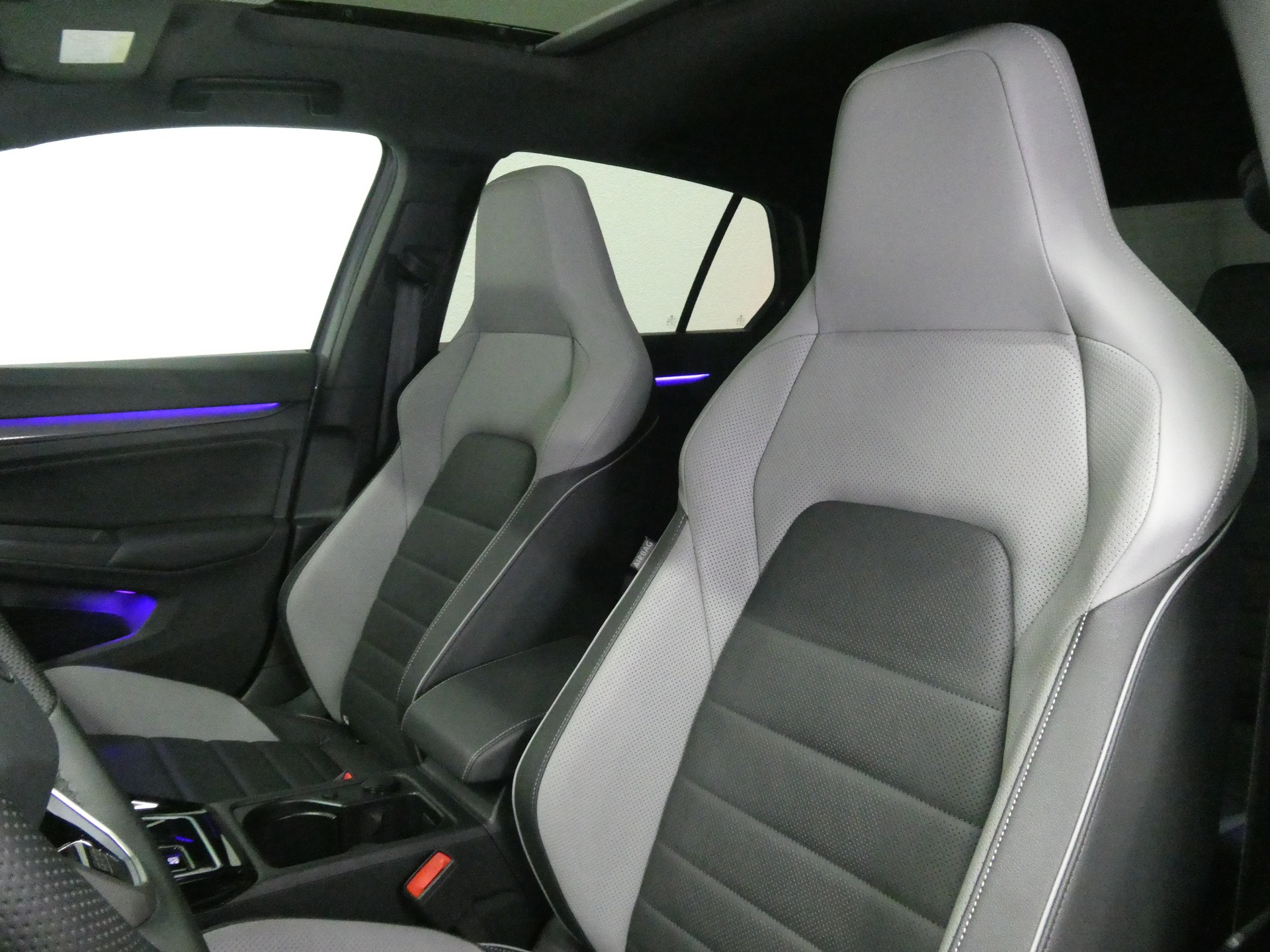 VW Golf 2.0 TDI GTD DSG - Panorama - Leder - Harman/Kardon - Head-Up - AHK - Kamera - 200 PS-image-9