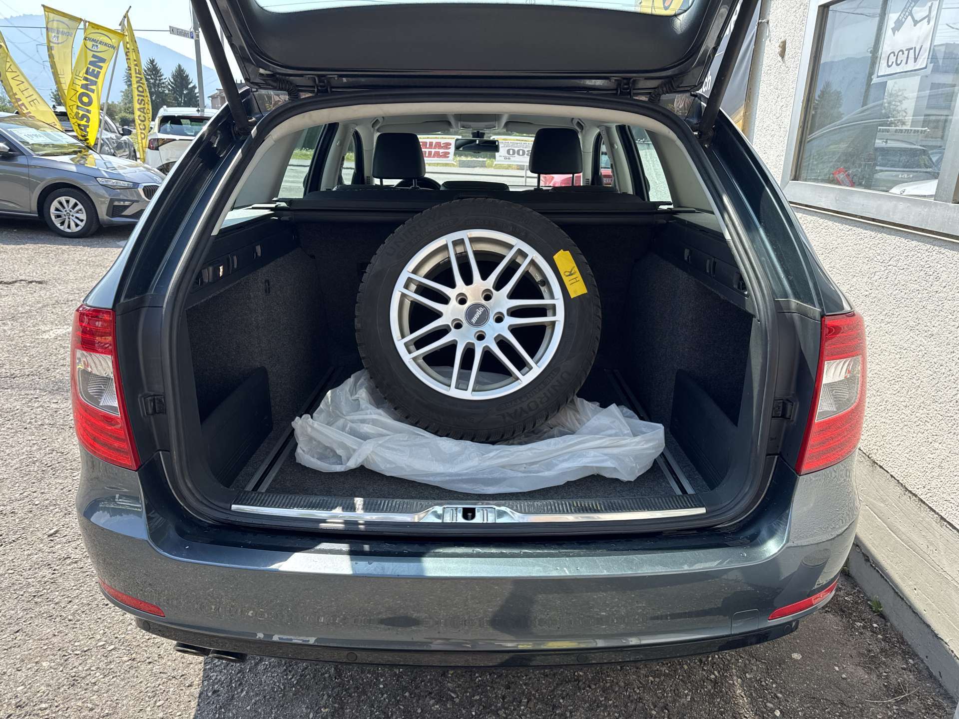 SKODA Superb Combi 2.0 TDi Elegance 4x4 DSG-Automat-image-8