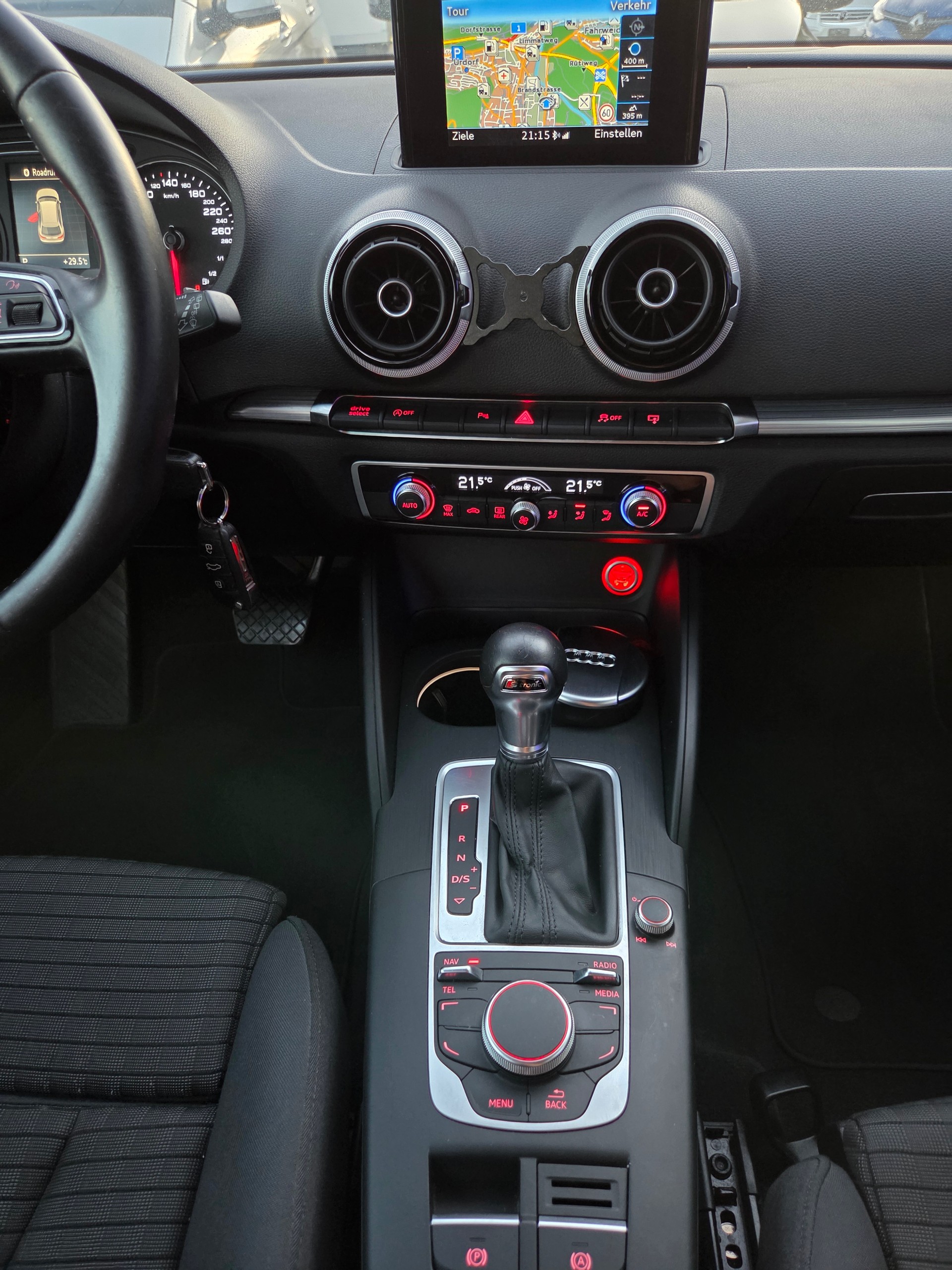 AUDI A3 Sportback 1.4 TFSI Attraction S-tronic-image-18