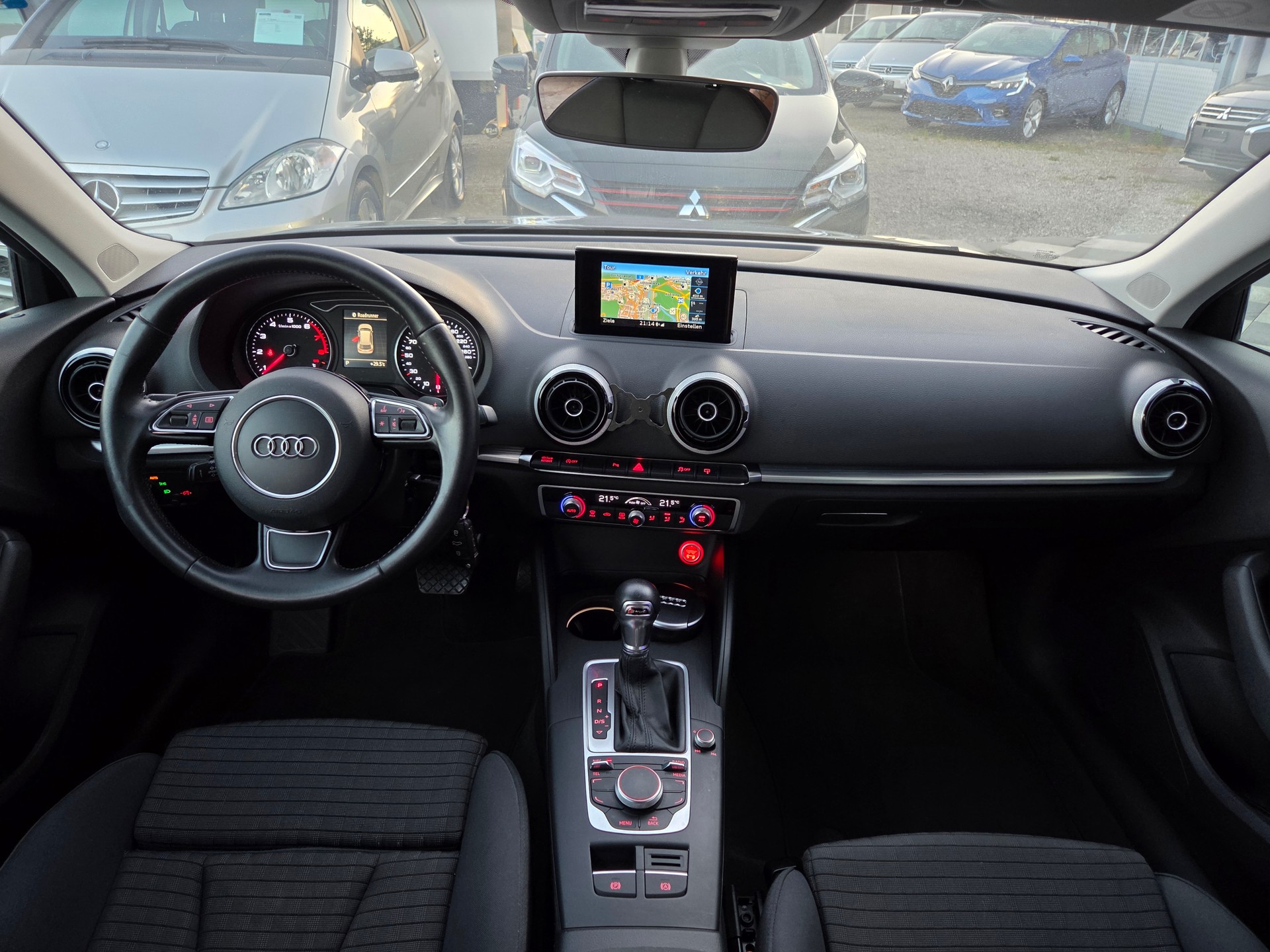 AUDI A3 Sportback 1.4 TFSI Attraction S-tronic-image-17