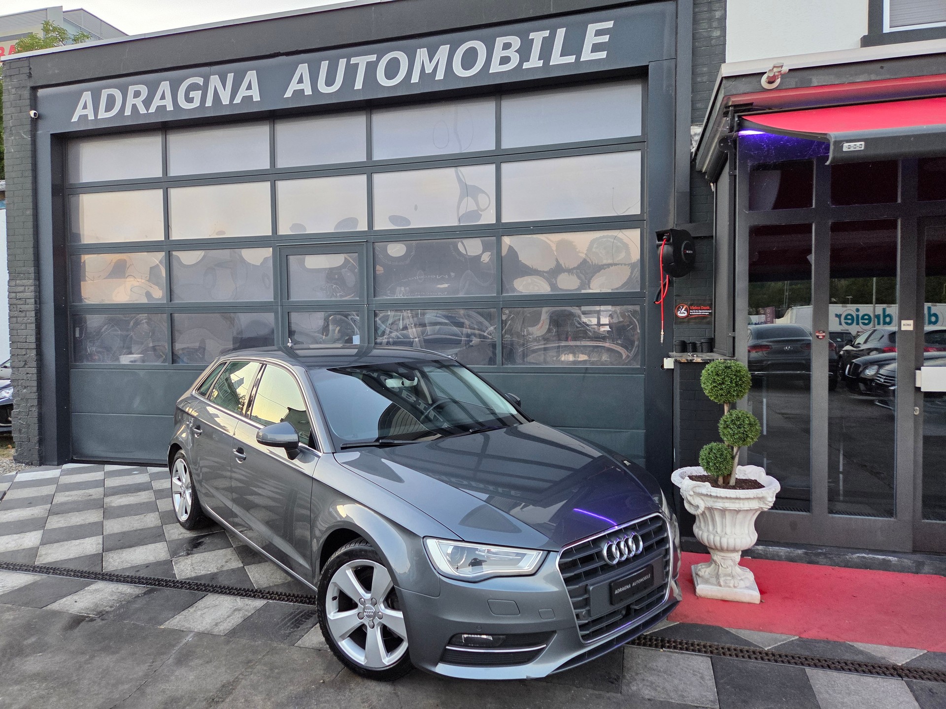 AUDI A3 Sportback 1.4 TFSI Attraction S-tronic-image-2