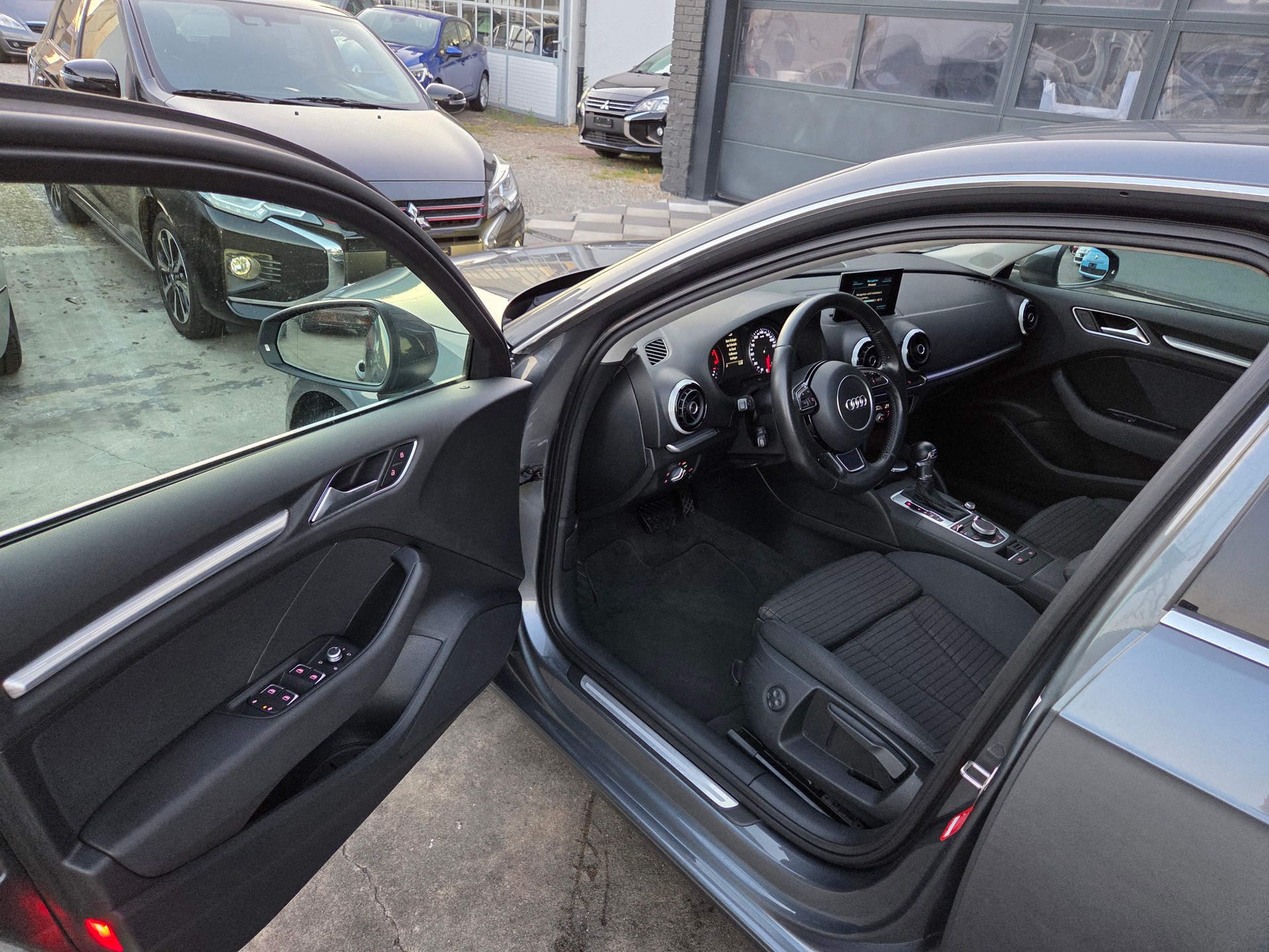 AUDI A3 Sportback 1.4 TFSI Attraction S-tronic-image-11