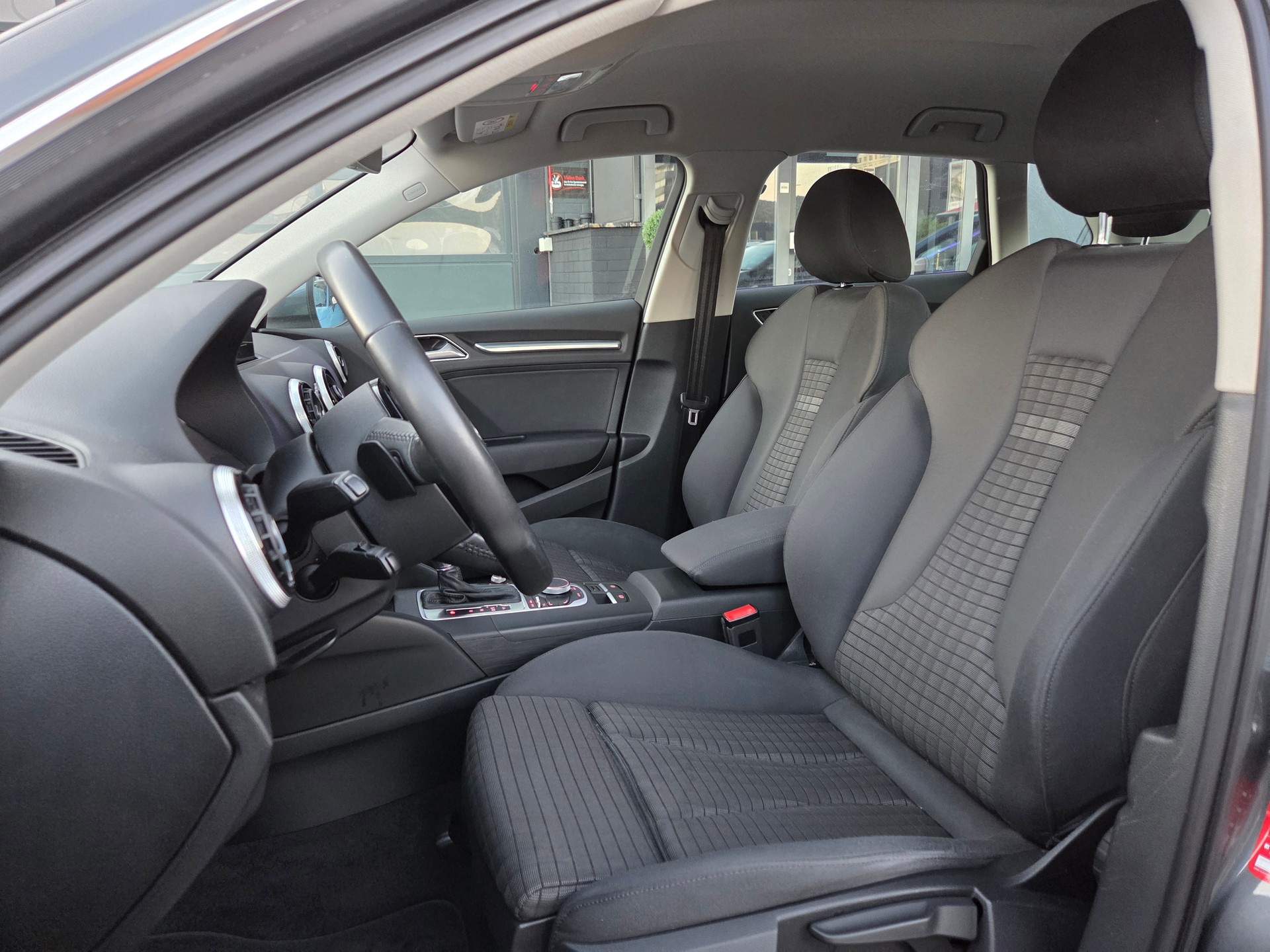 AUDI A3 Sportback 1.4 TFSI Attraction S-tronic-image-14