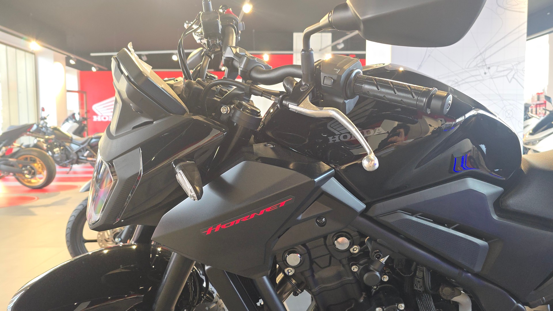 HONDA CB 500 Hornet E-Clutch-image-8