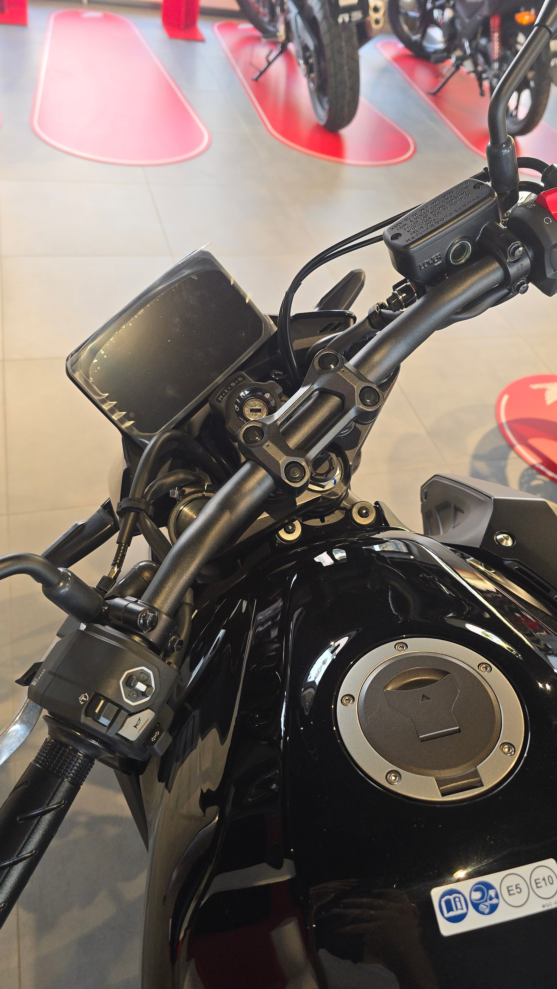 HONDA CB 500 Hornet E-Clutch-image-9