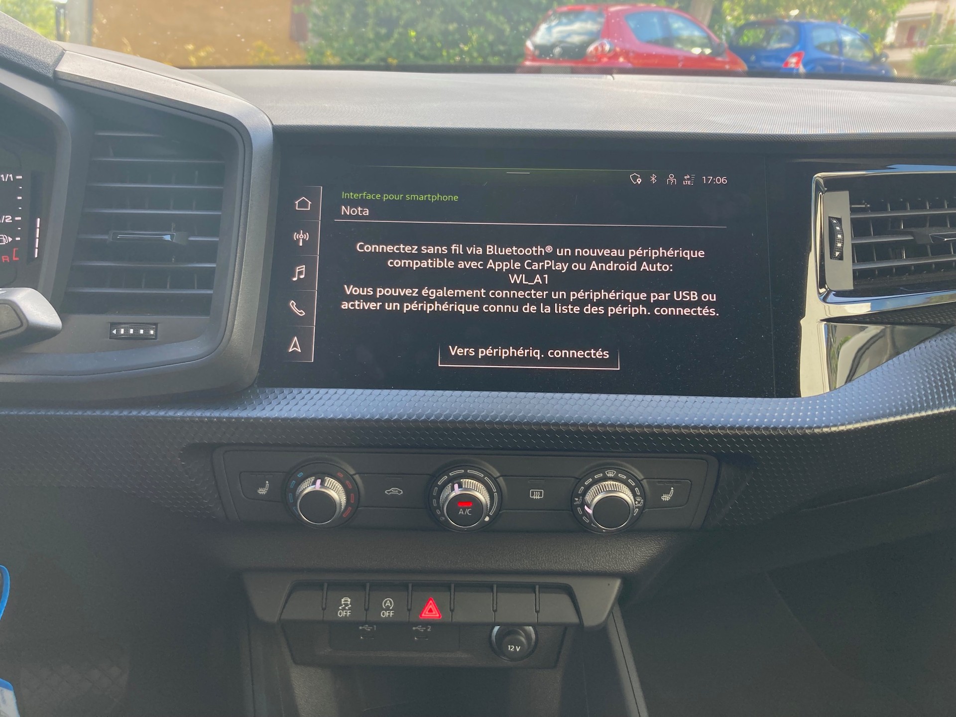AUDI A1 30 TFSI Attraction-image-12