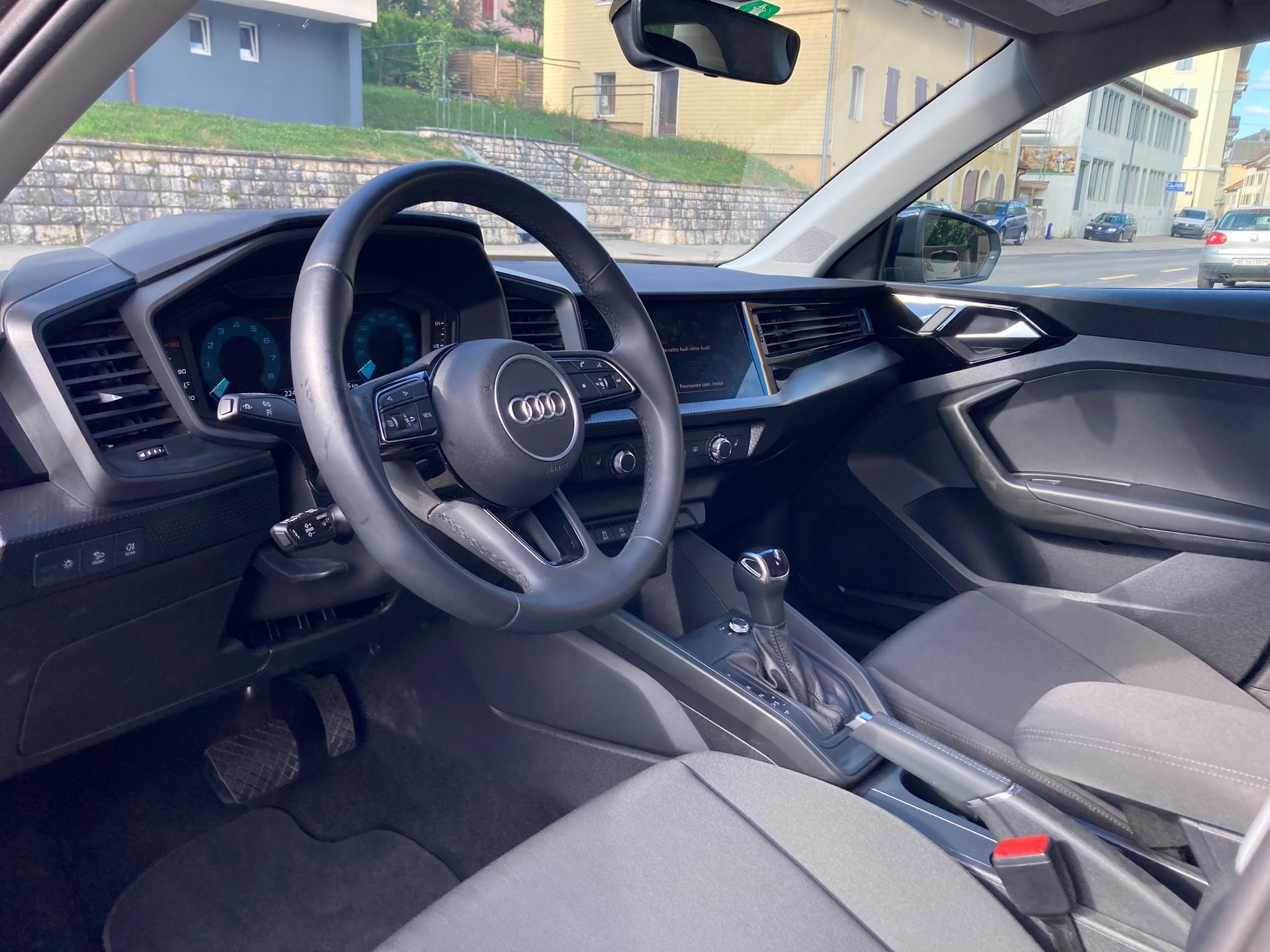 AUDI A1 30 TFSI Attraction-image-8