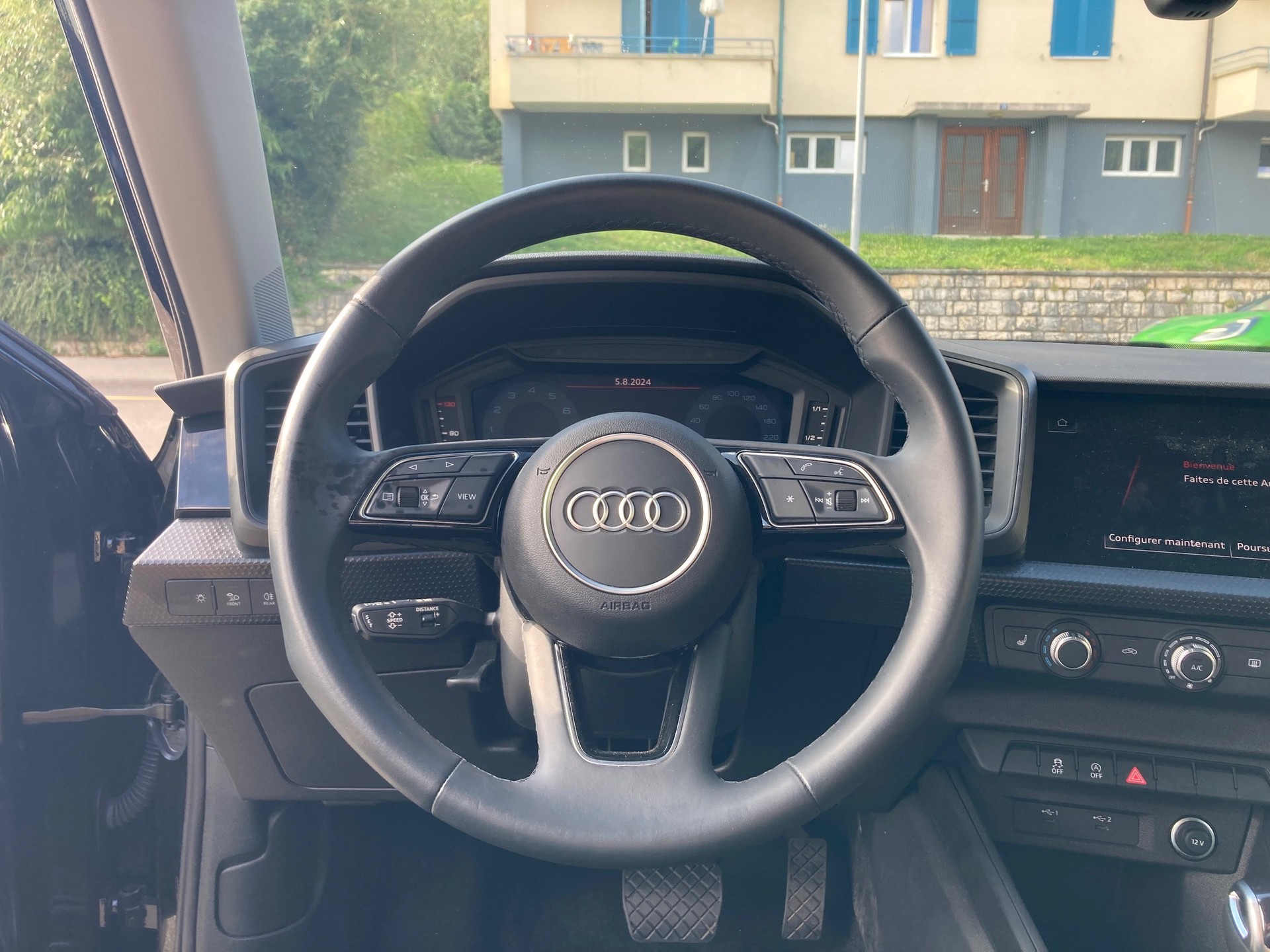 AUDI A1 30 TFSI Attraction-image-10