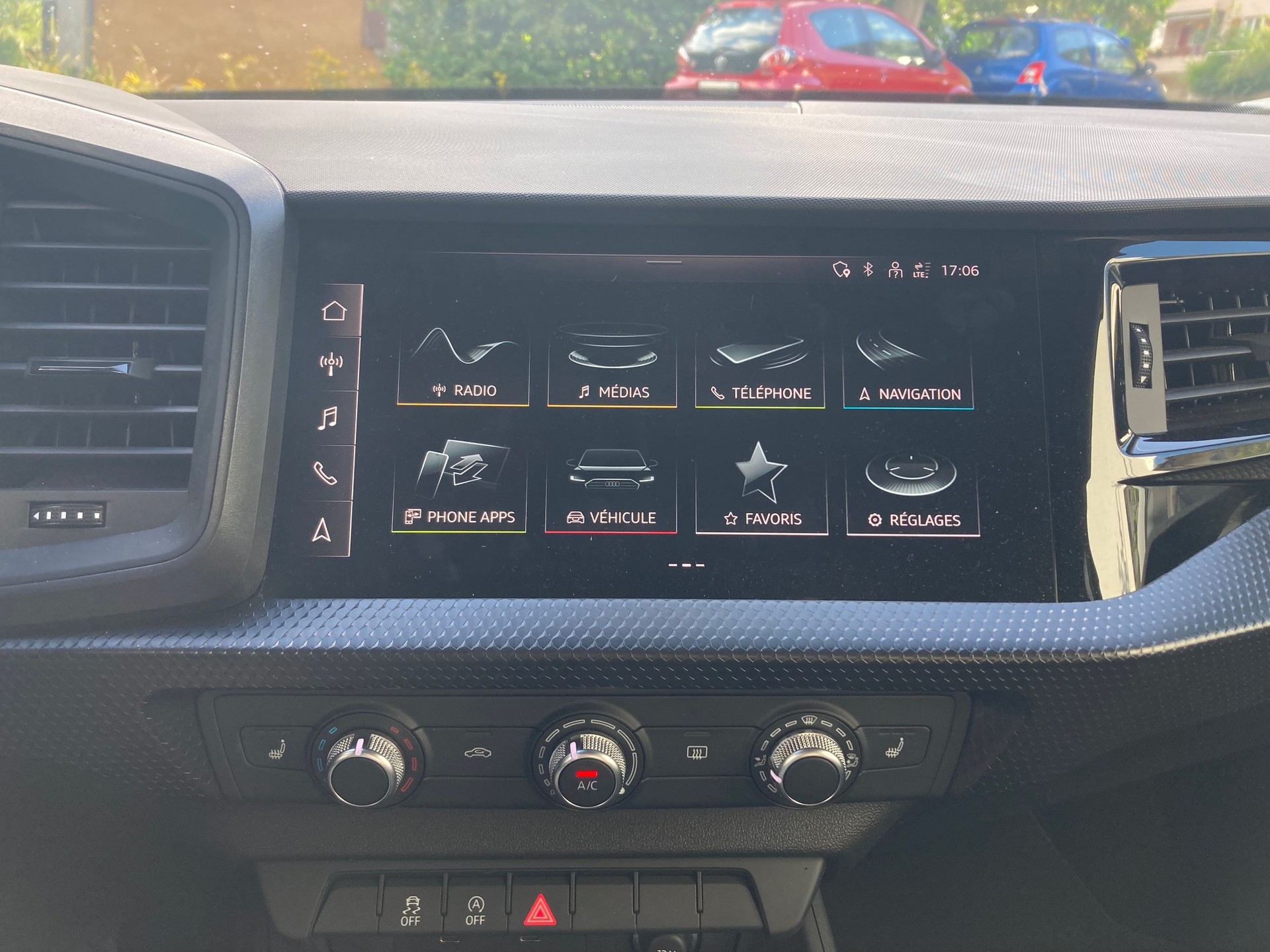 AUDI A1 30 TFSI Attraction-image-13