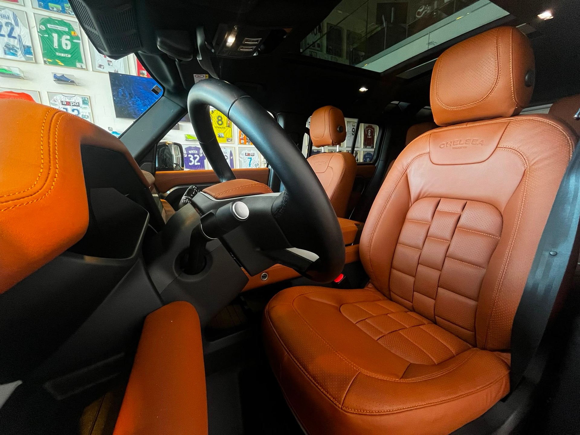 LAND ROVER Defender 110 3.0 D I6 300 X-Dynamic SE * Urban-Umbau *-image-9