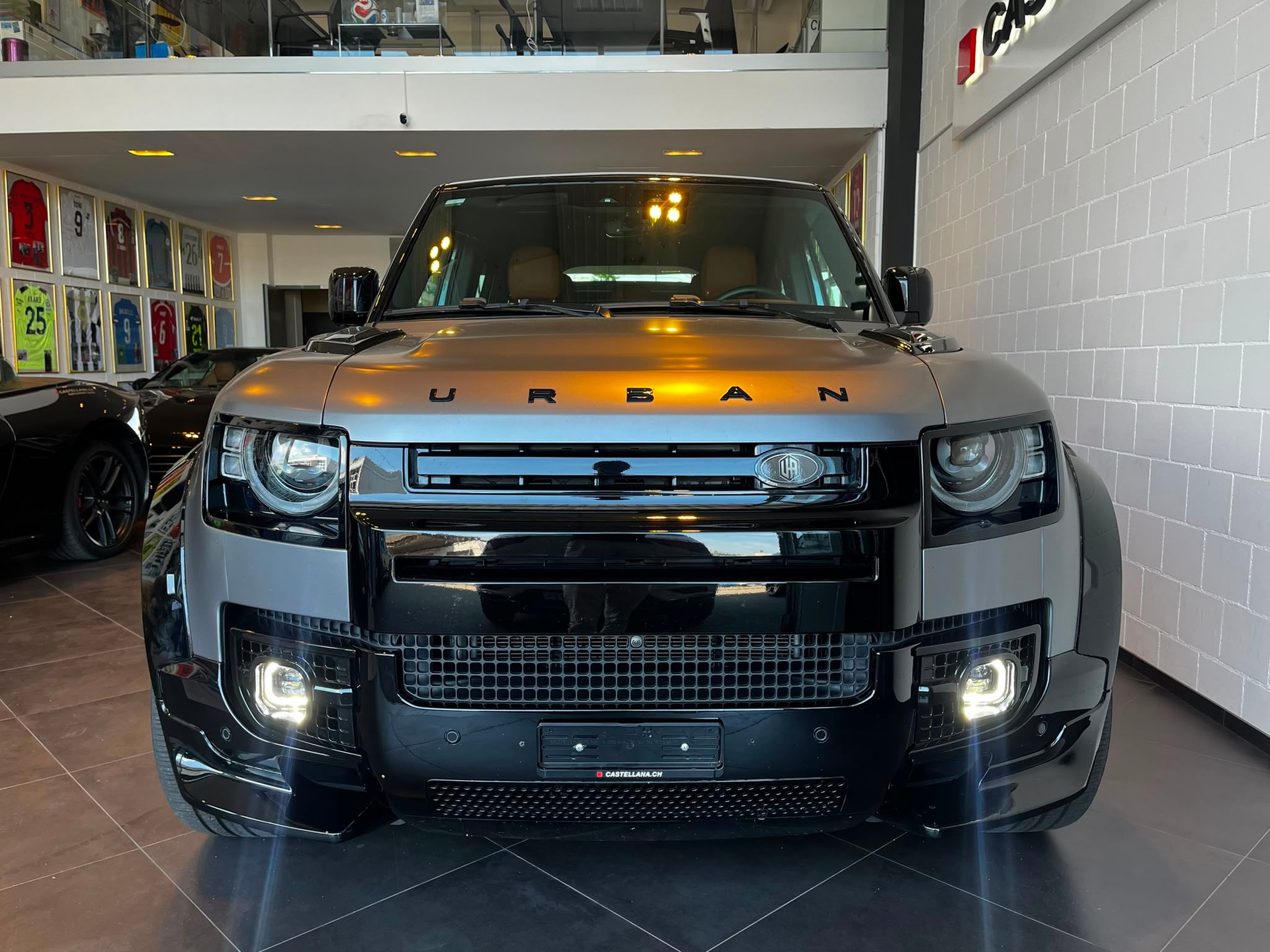 LAND ROVER Defender 110 3.0 D I6 300 X-Dynamic SE * Urban-Umbau *-image-2