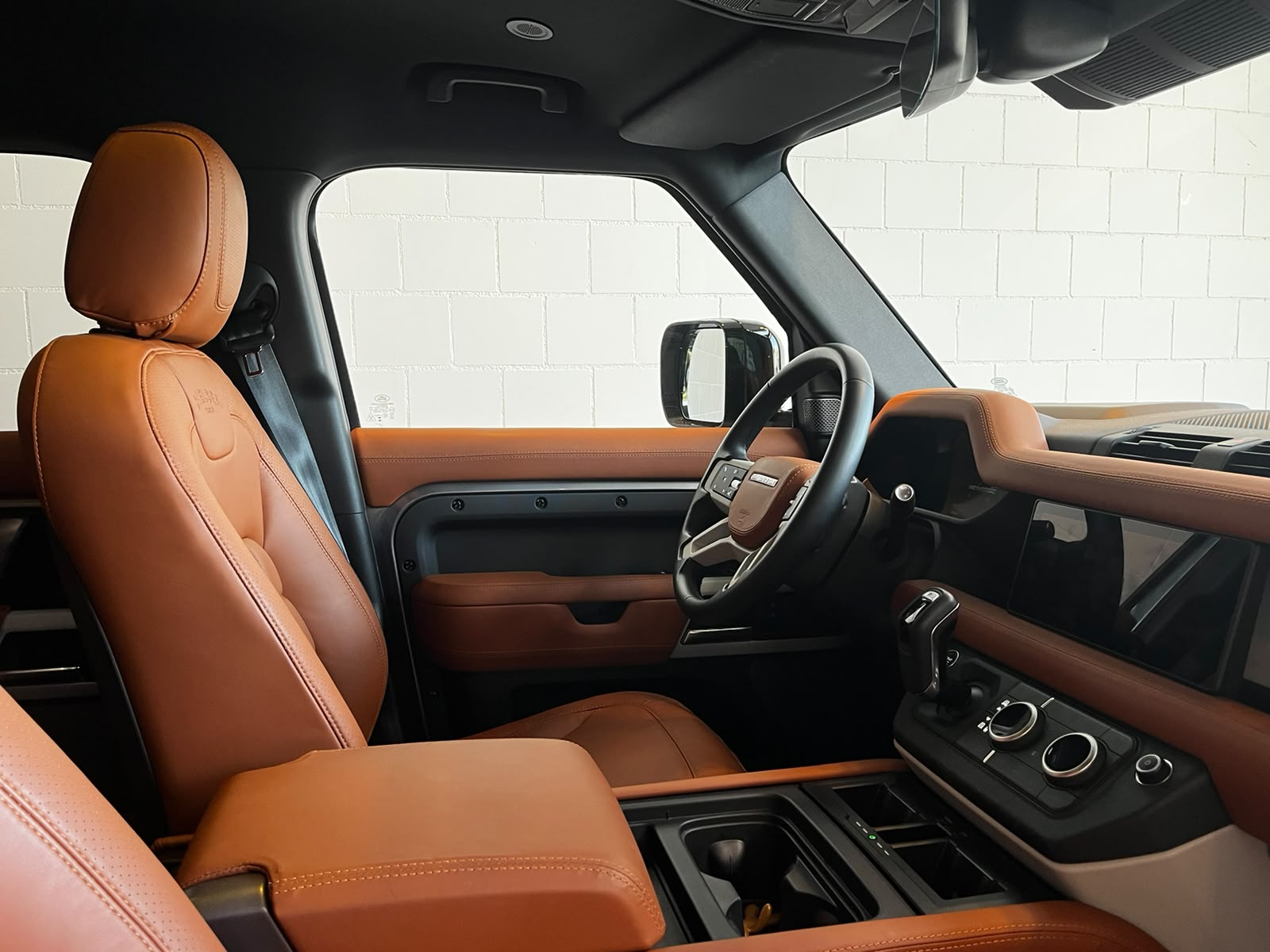 LAND ROVER Defender 110 3.0 D I6 300 X-Dynamic SE * Urban-Umbau *-image-15