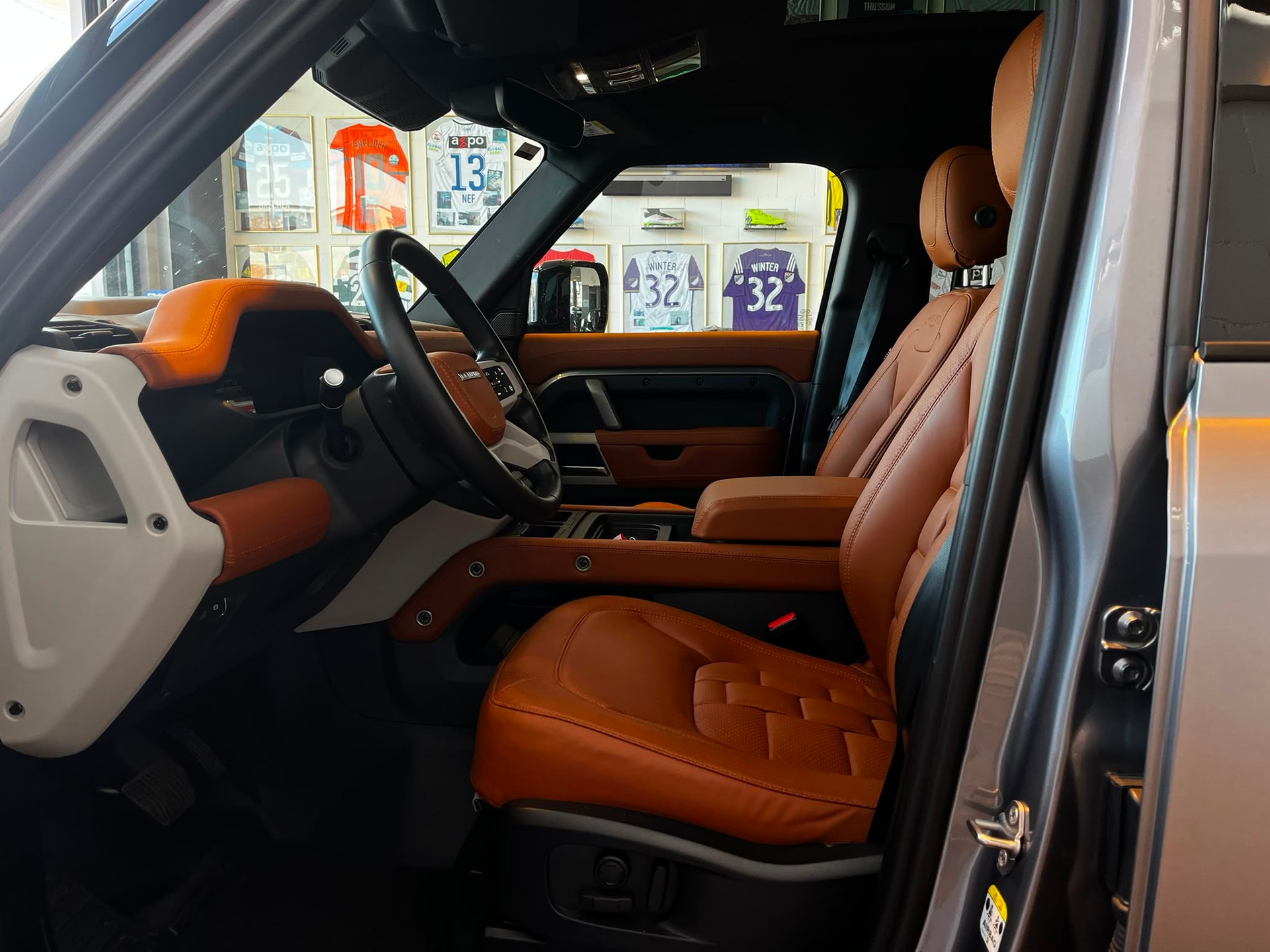 LAND ROVER Defender 110 3.0 D I6 300 X-Dynamic SE * Urban-Umbau *-image-10