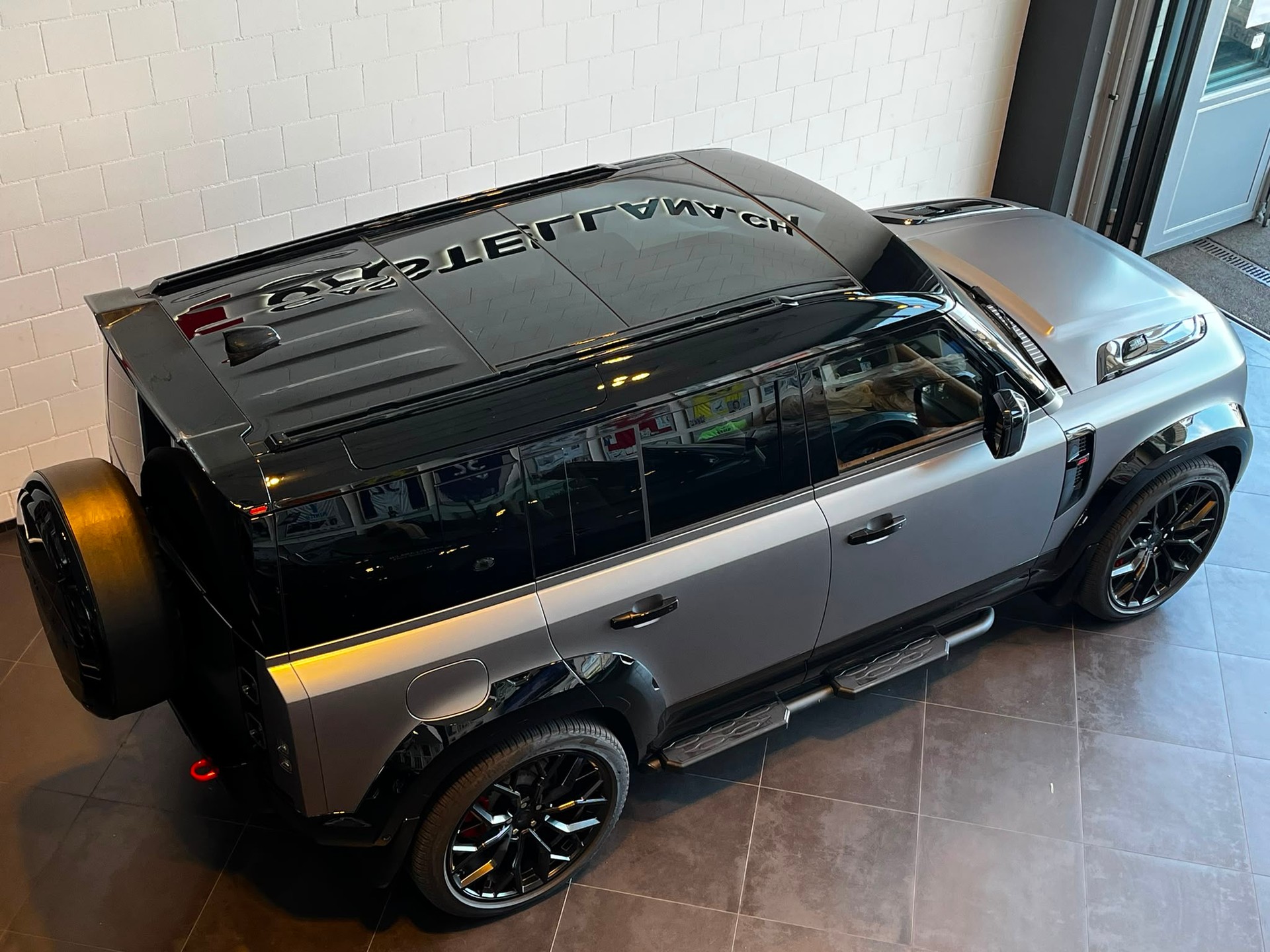 LAND ROVER Defender 110 3.0 D I6 300 X-Dynamic SE * Urban-Umbau *-image-8