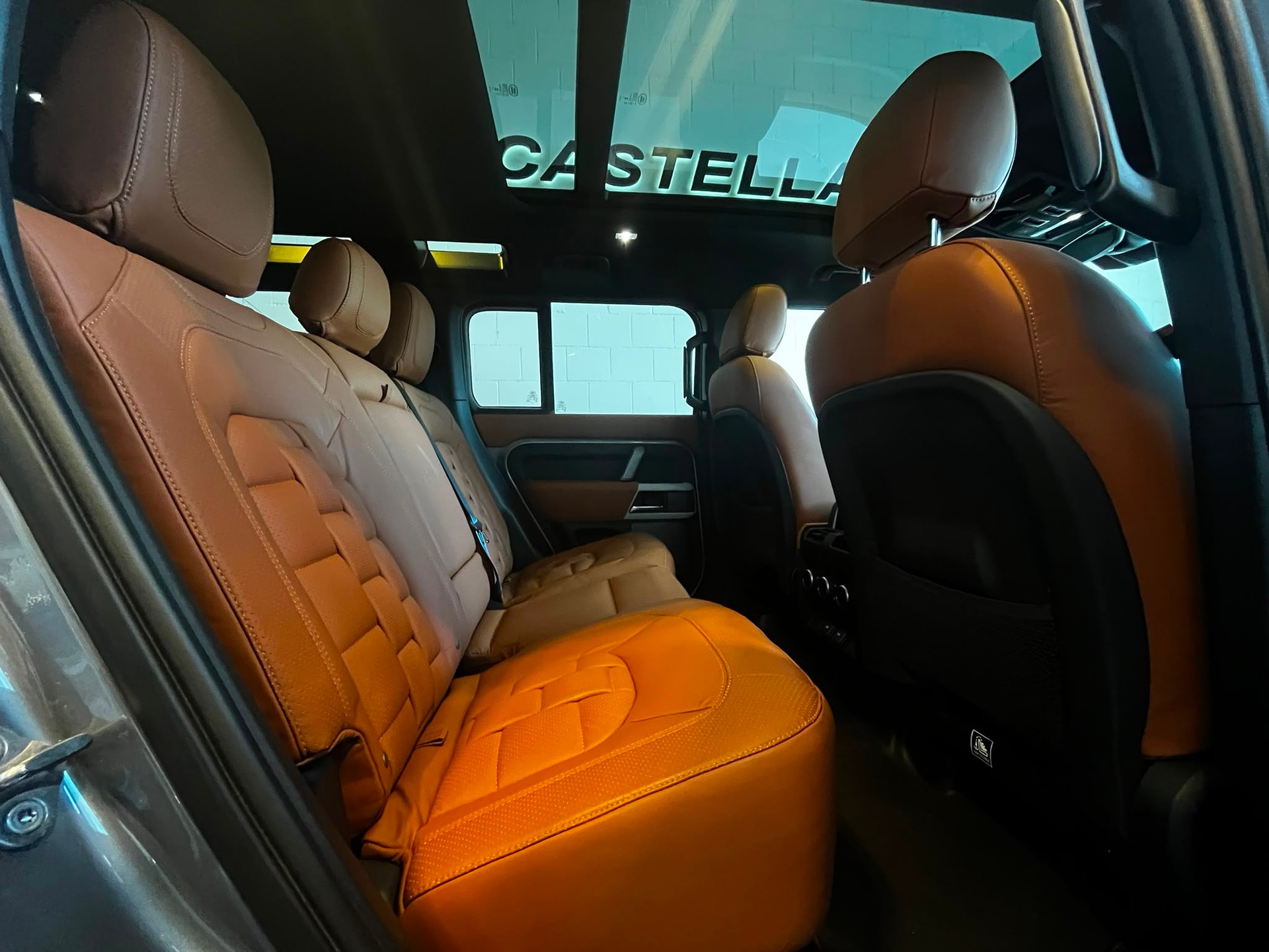 LAND ROVER Defender 110 3.0 D I6 300 X-Dynamic SE * Urban-Umbau *-image-13