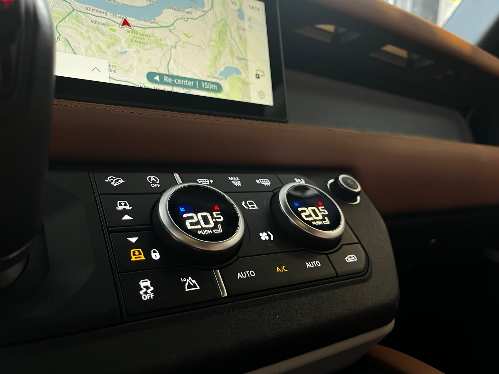 LAND ROVER Defender 110 3.0 D I6 300 X-Dynamic SE * Urban-Umbau *-image-18