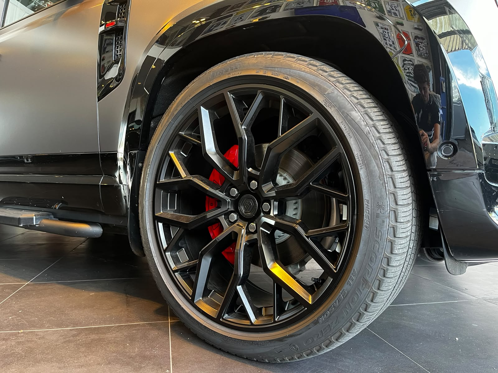 LAND ROVER Defender 110 3.0 D I6 300 X-Dynamic SE * Urban-Umbau *-image-26