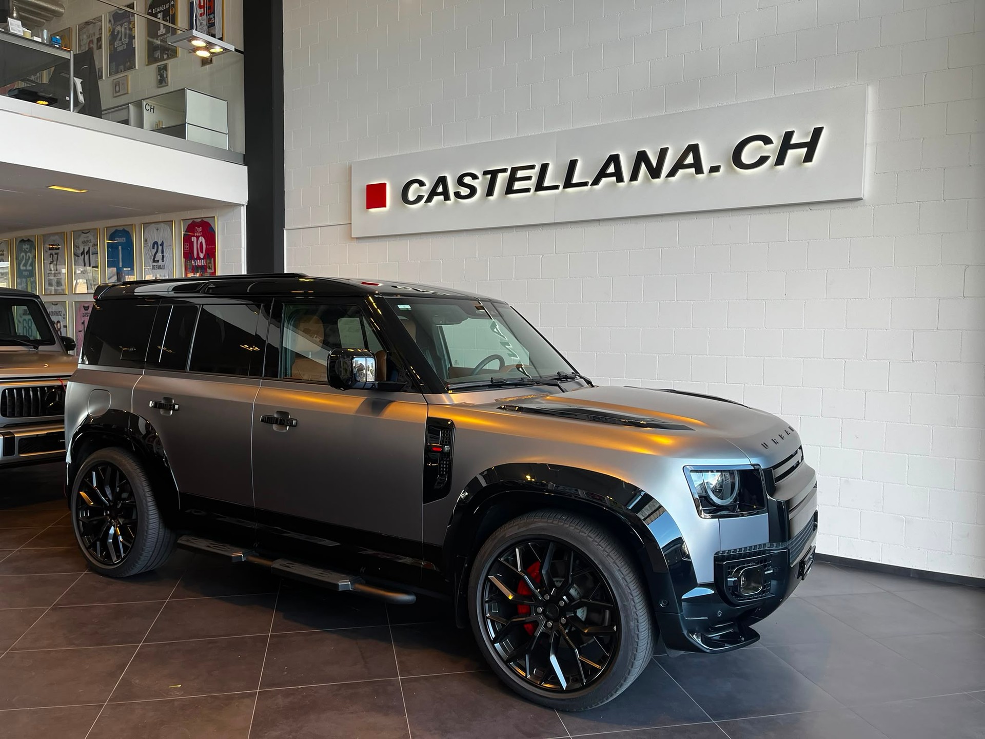 LAND ROVER Defender 110 3.0 D I6 300 X-Dynamic SE * Urban-Umbau *-image-0