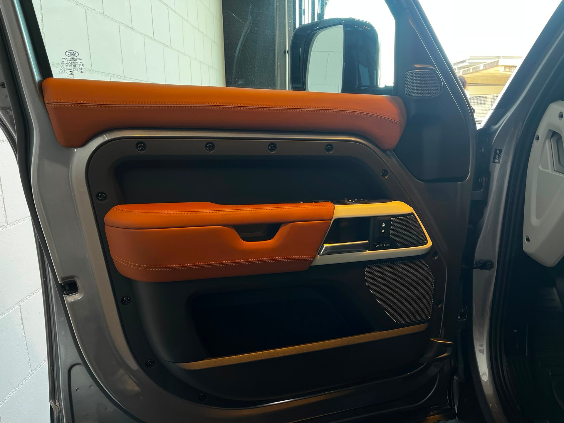 LAND ROVER Defender 110 3.0 D I6 300 X-Dynamic SE * Urban-Umbau *-image-22