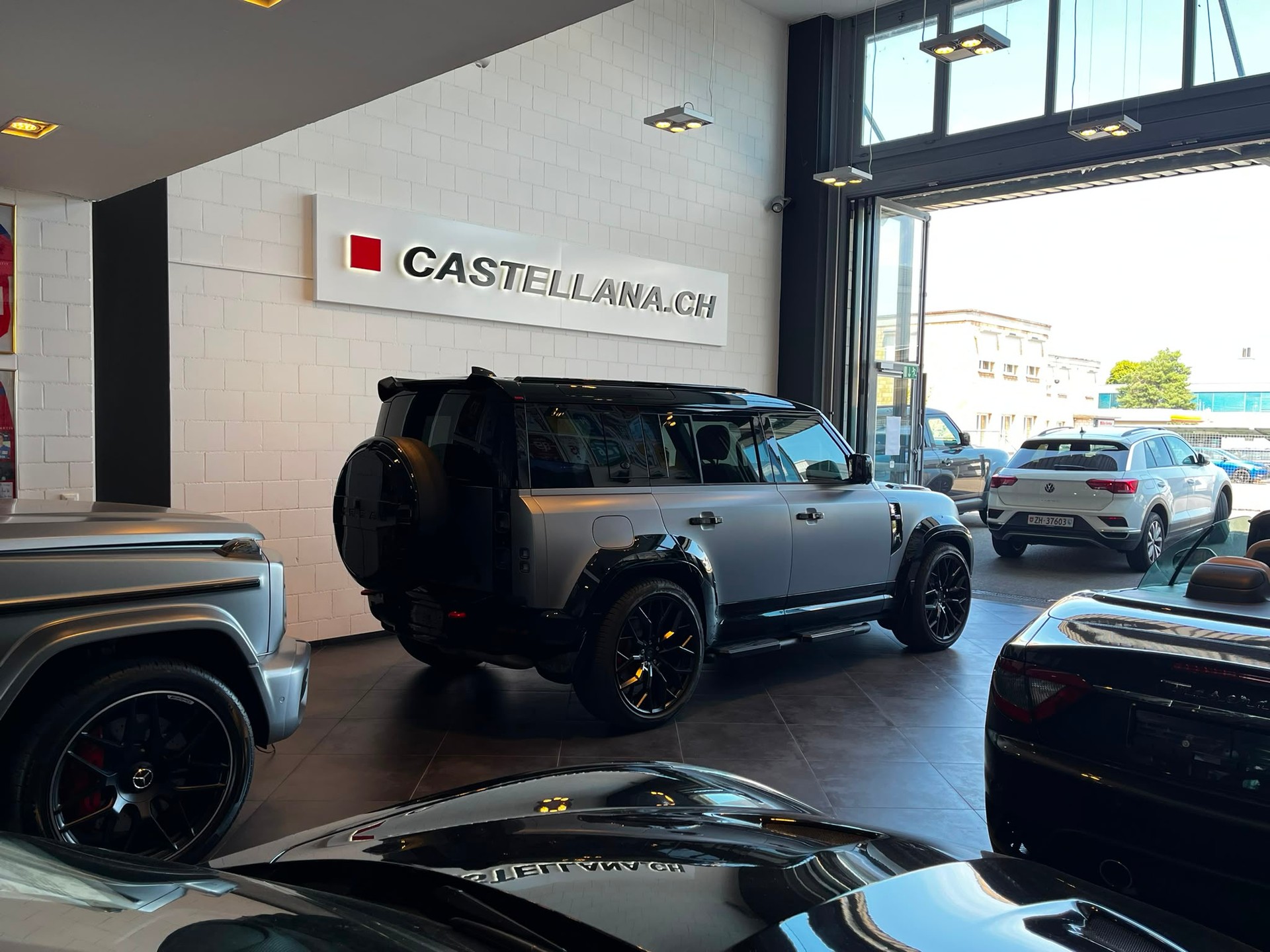 LAND ROVER Defender 110 3.0 D I6 300 X-Dynamic SE * Urban-Umbau *-image-5