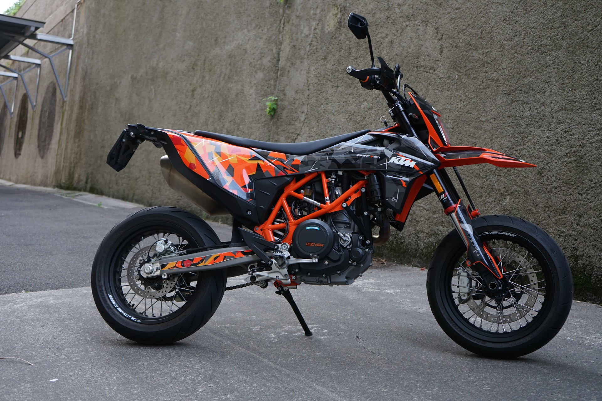 KTM 690 SMC R ABS (35 kW)-image-1