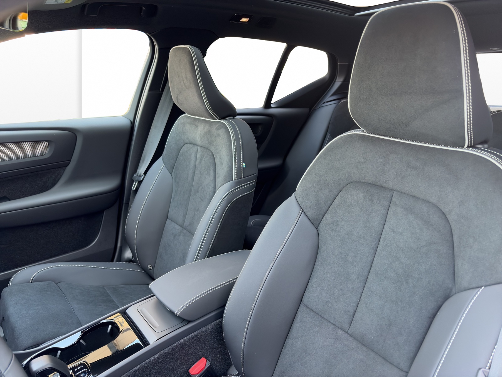 VOLVO EX40 Twin Black Edition AWD-image-16