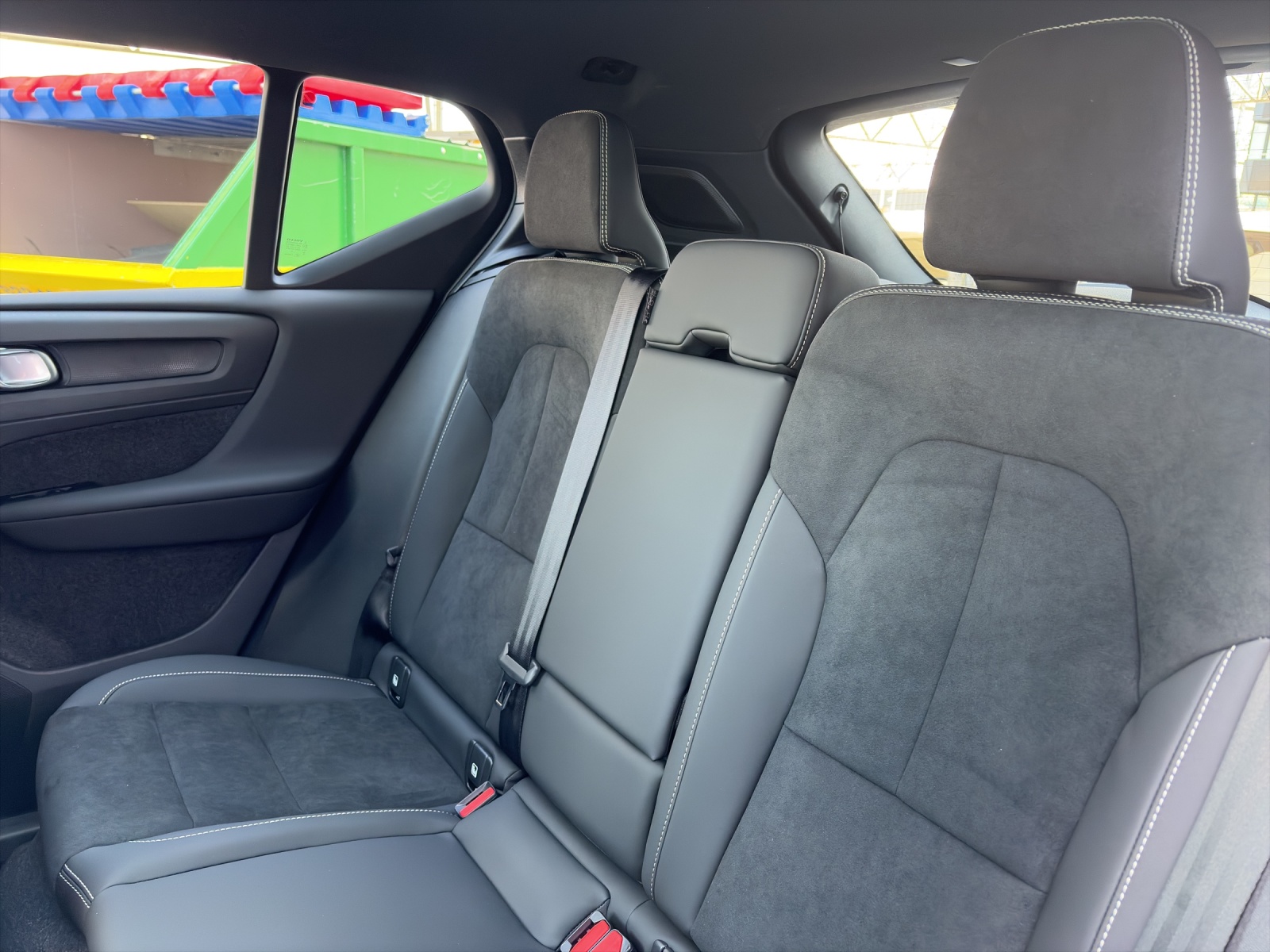 VOLVO EX40 Twin Black Edition AWD-image-11
