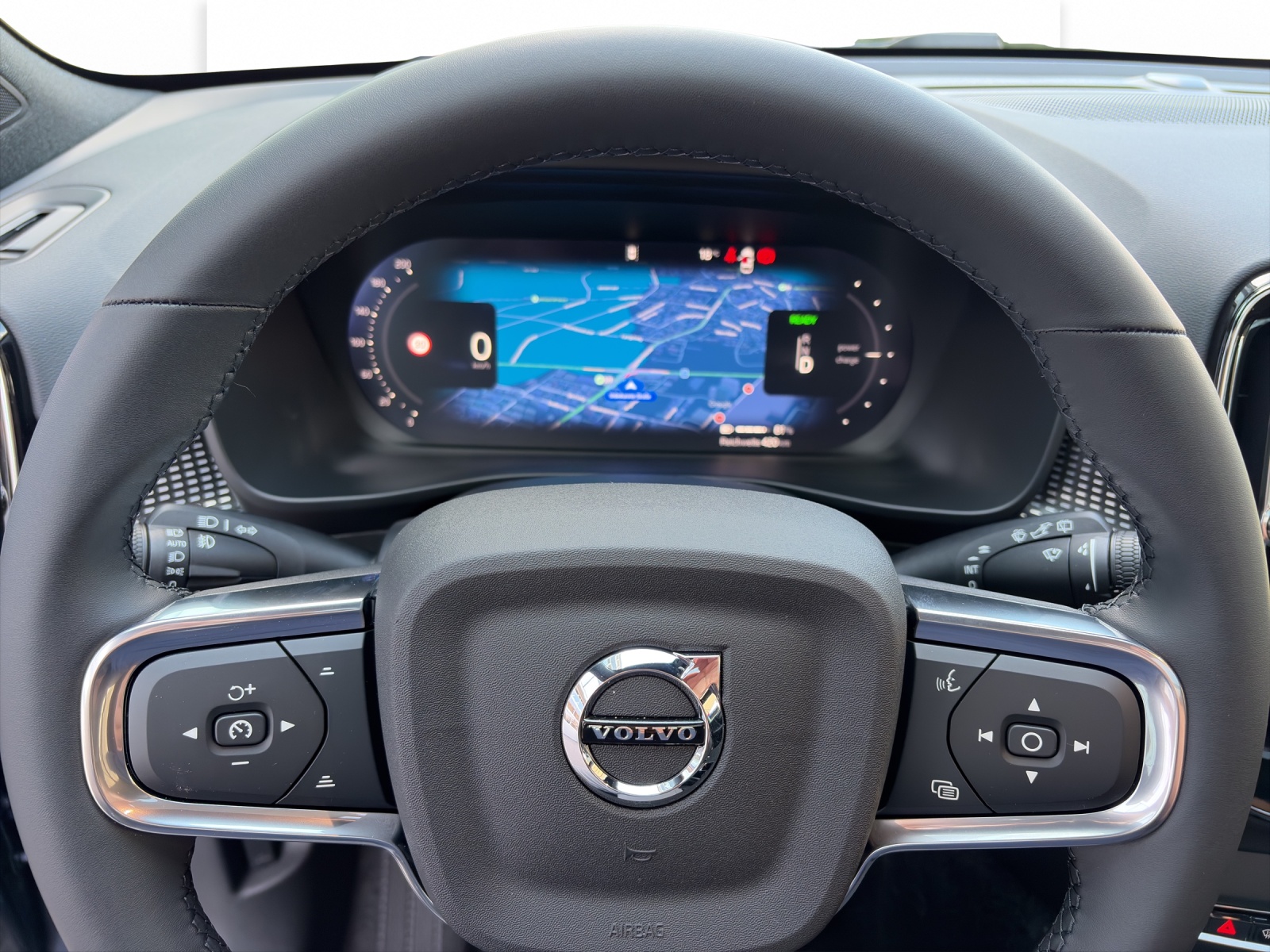 VOLVO EX40 Twin Black Edition AWD-image-9