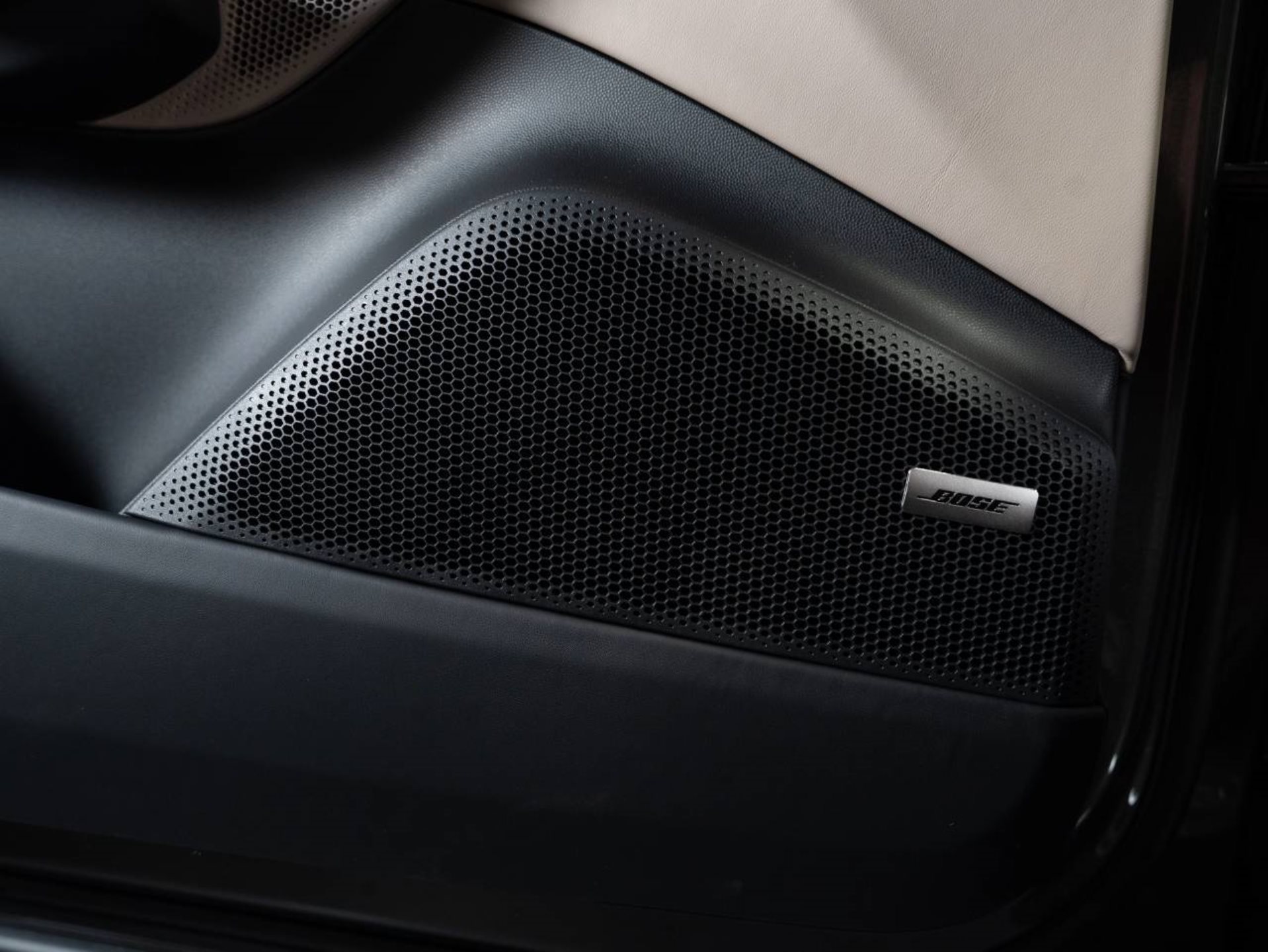 PORSCHE Macan Turbo-image-19
