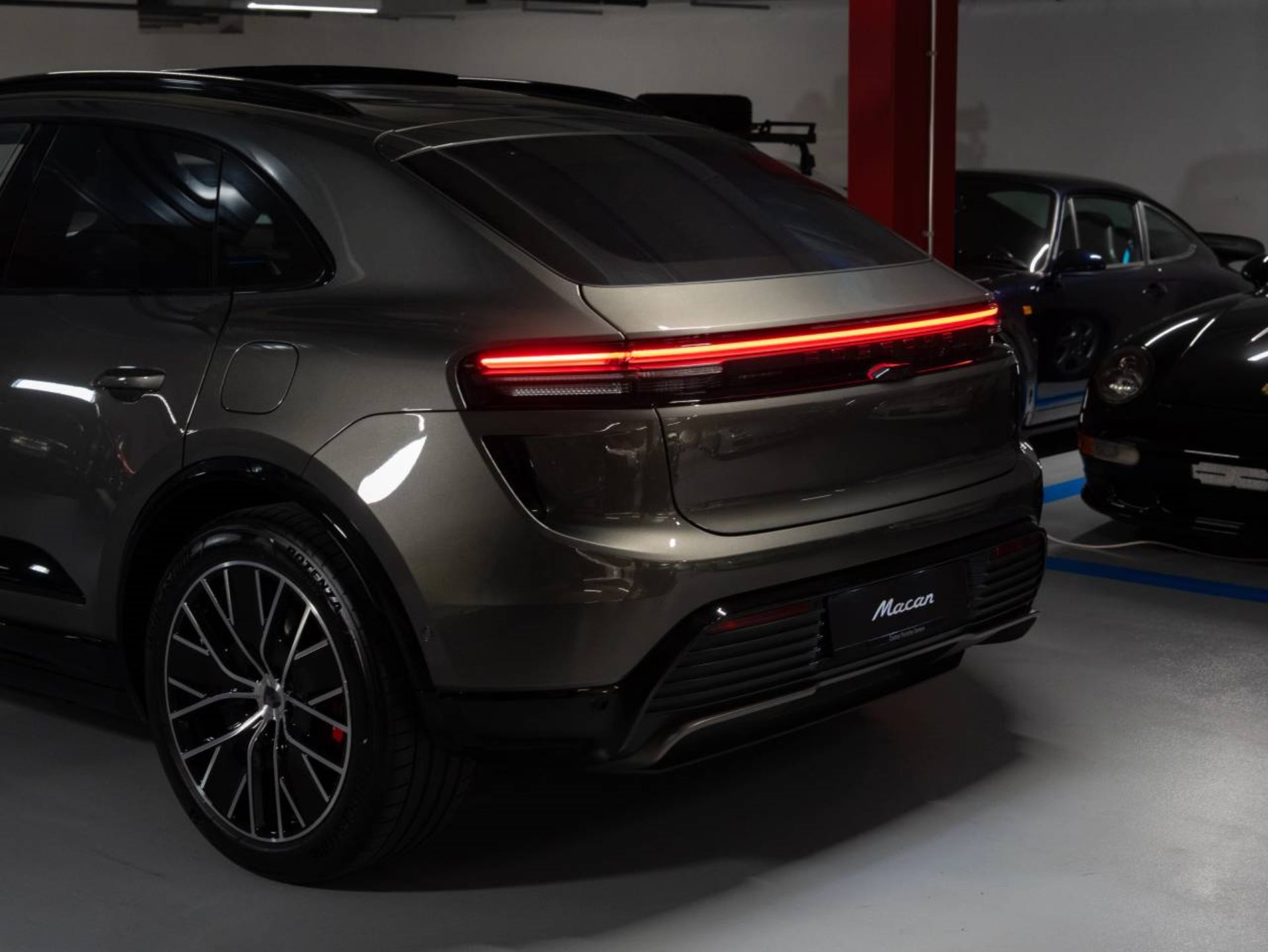 PORSCHE Macan Turbo-image-22