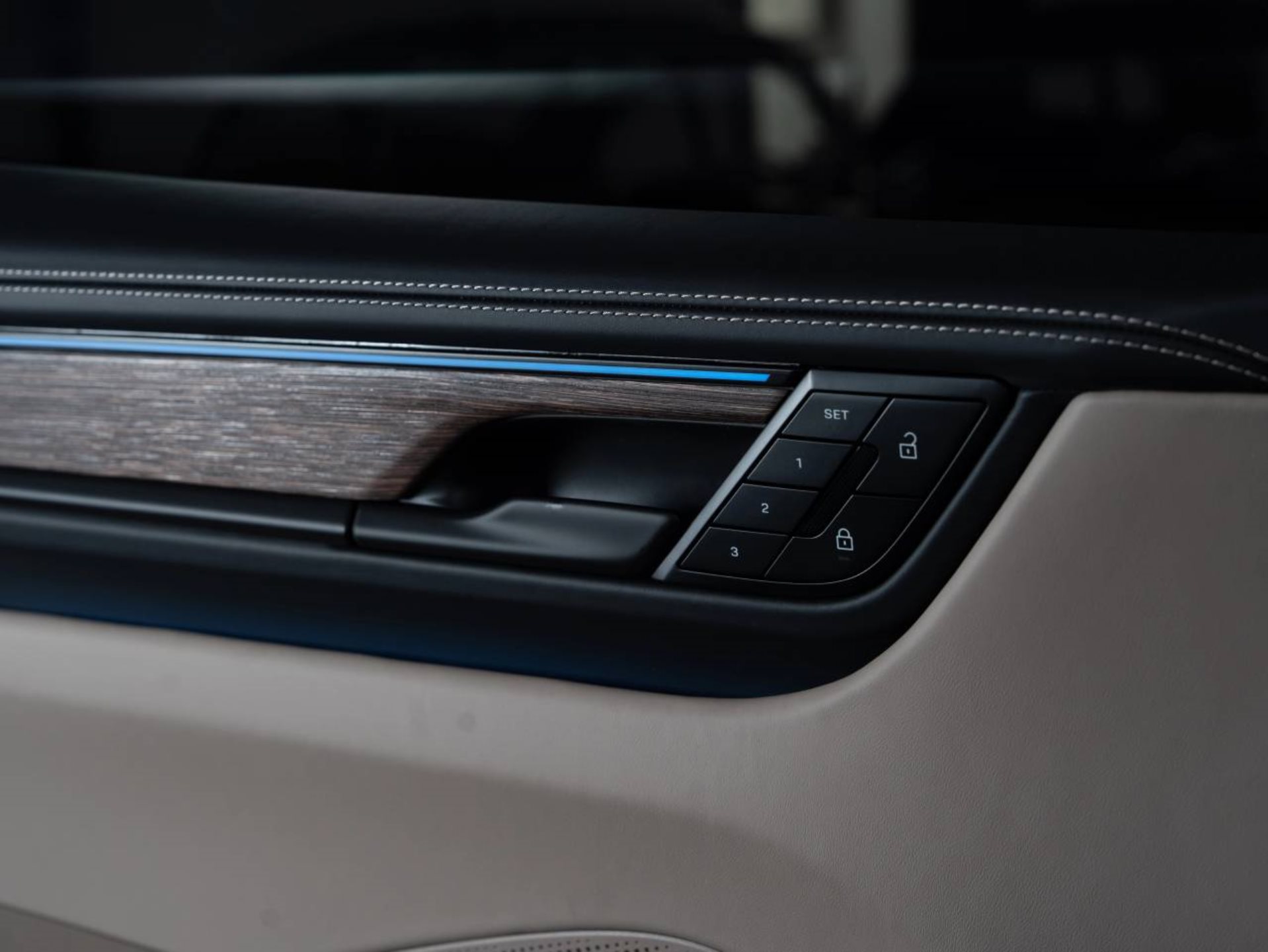 PORSCHE Macan Turbo-image-18