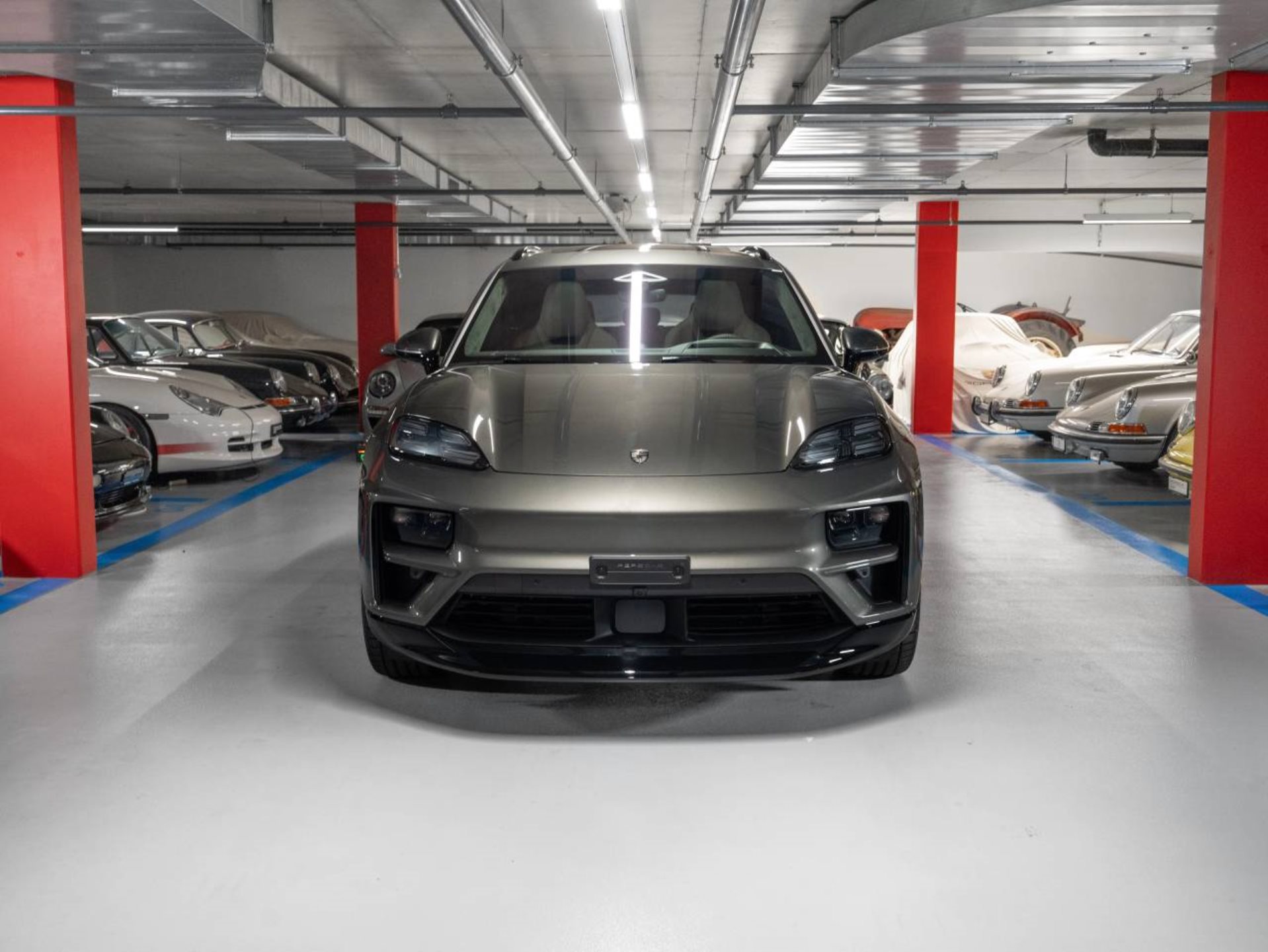 PORSCHE Macan Turbo-showroom-element-1