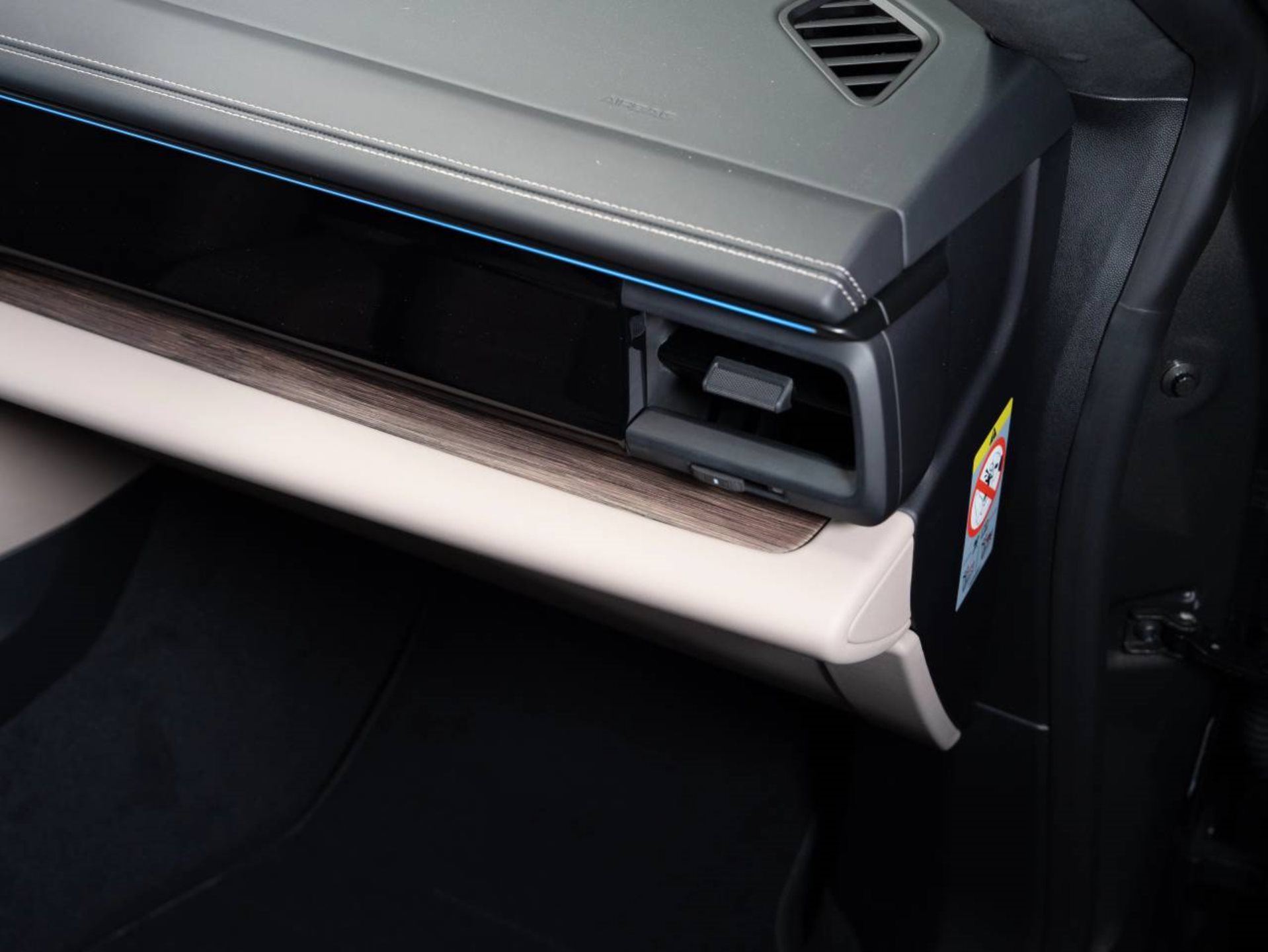 PORSCHE Macan Turbo-image-16