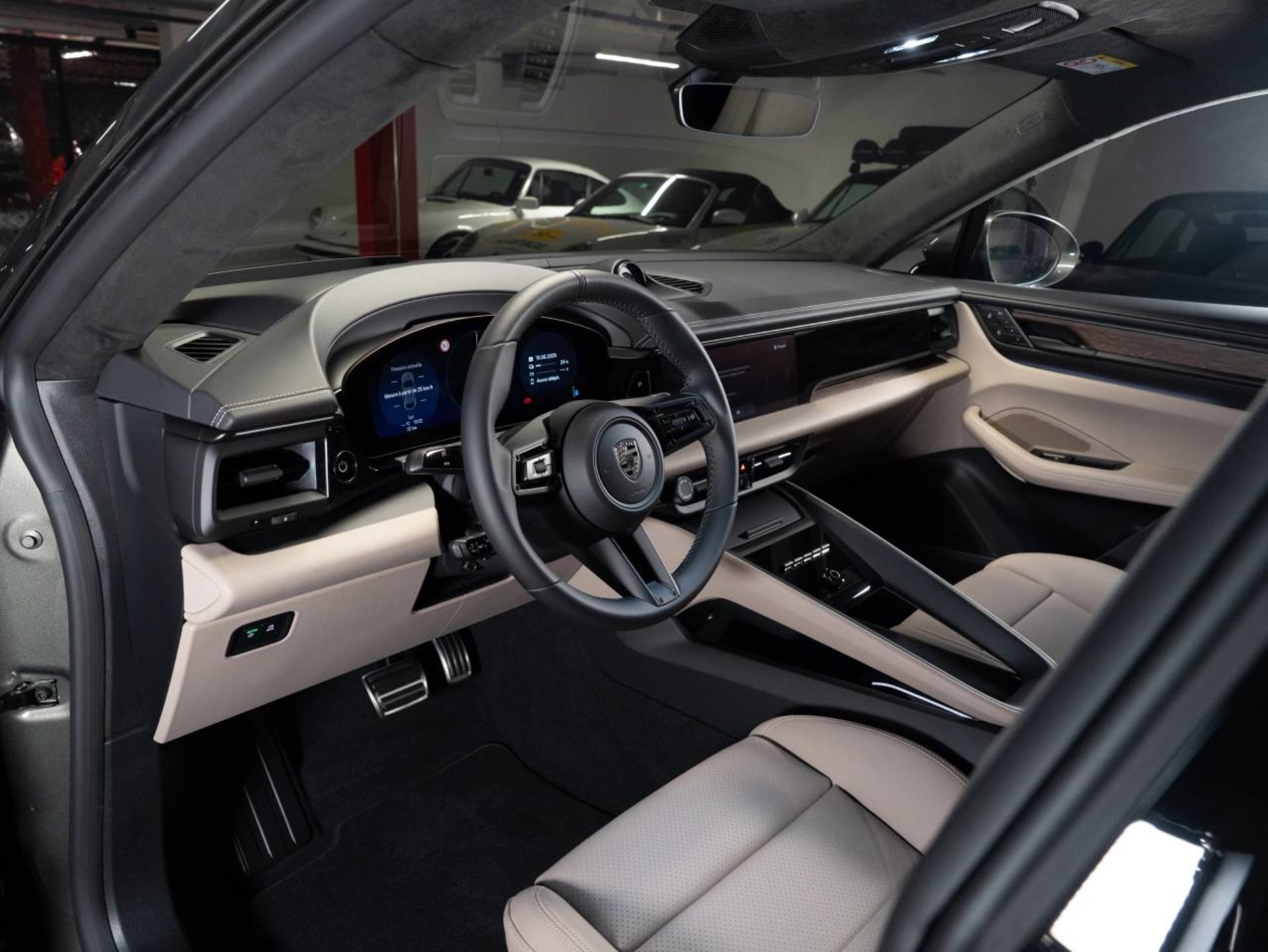 PORSCHE Macan Turbo-showroom-element-3