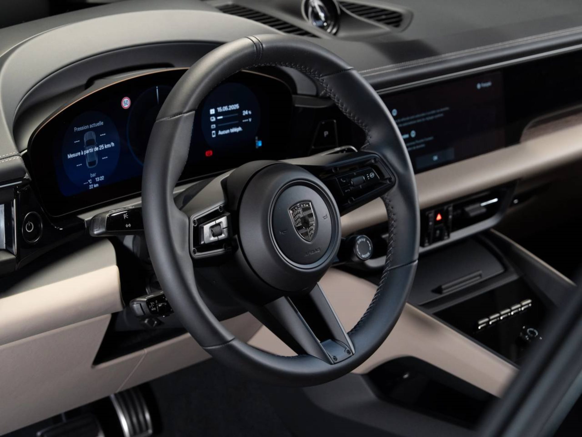 PORSCHE Macan Turbo-image-8