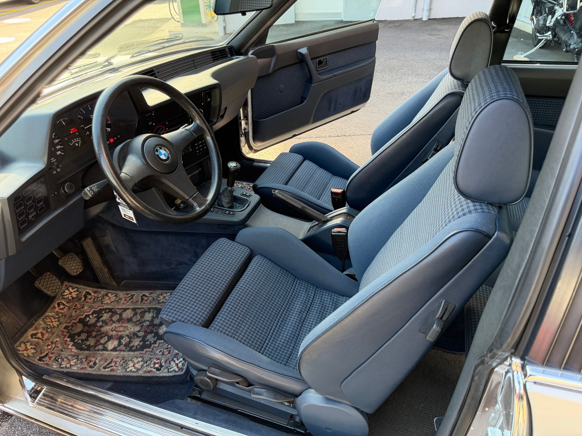BMW CSI-image-7