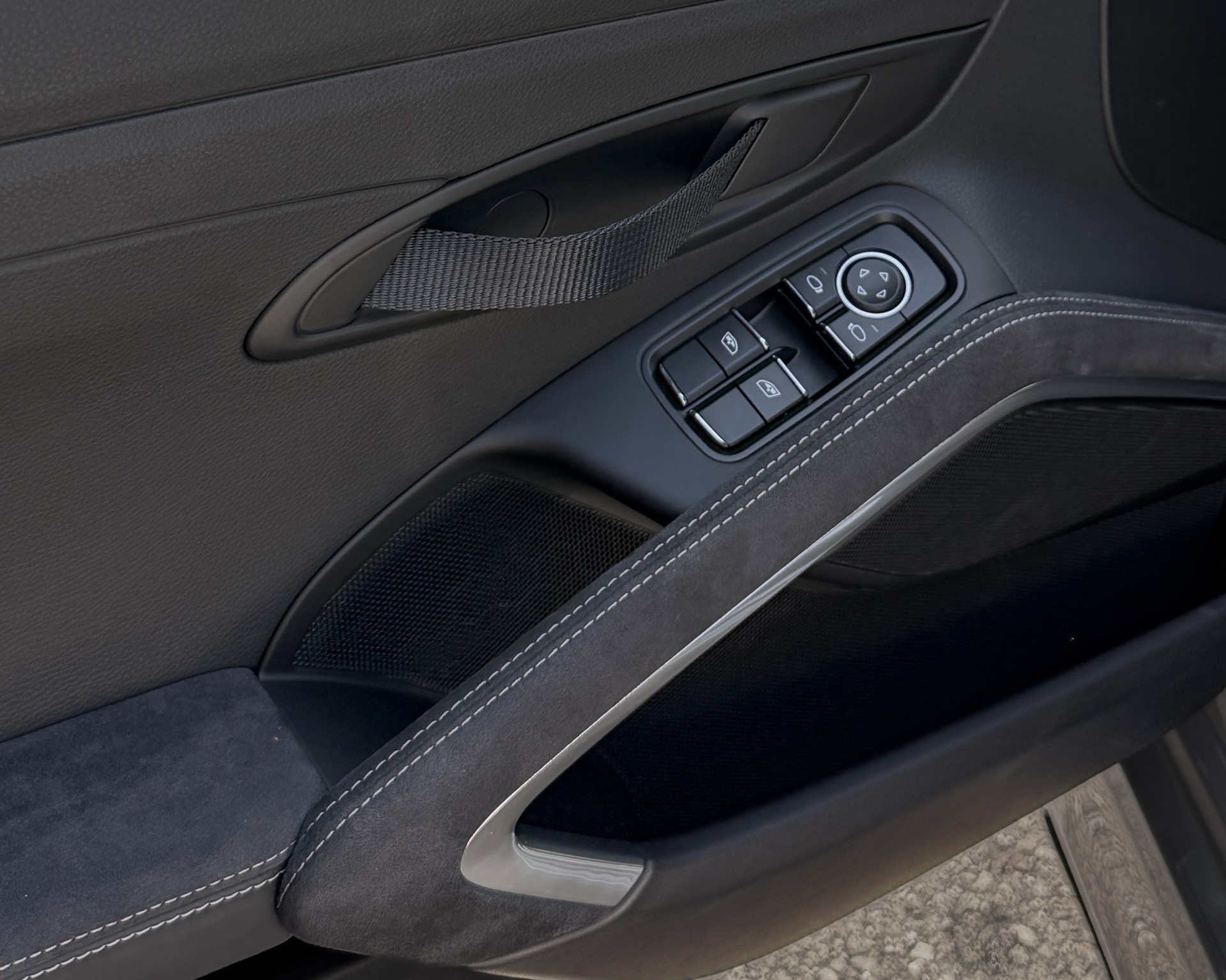 PORSCHE GT4-image-11