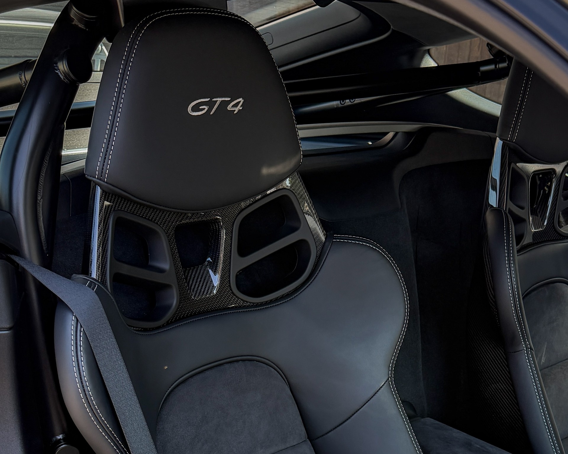 PORSCHE GT4-image-3