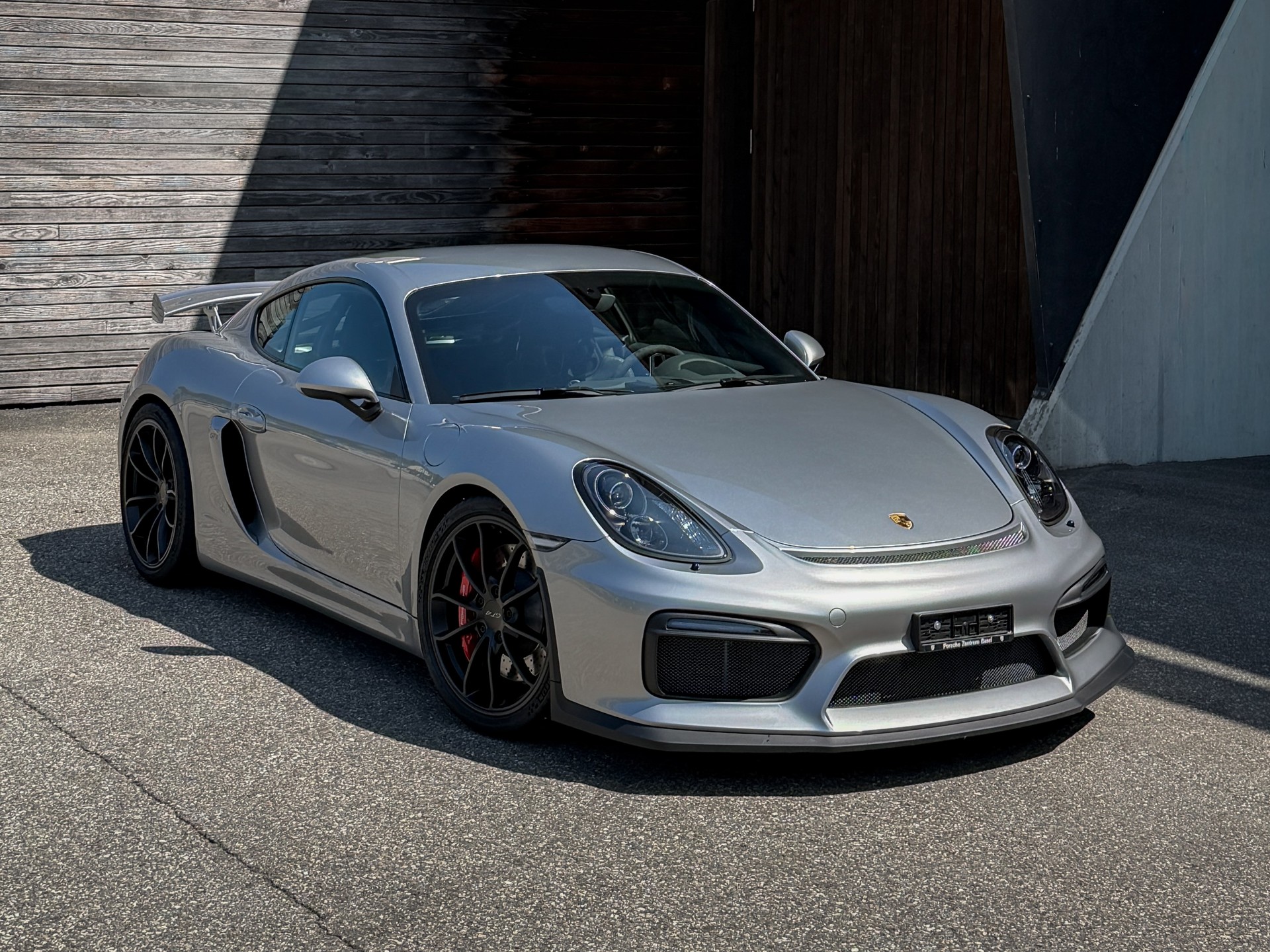 PORSCHE GT4-image-0
