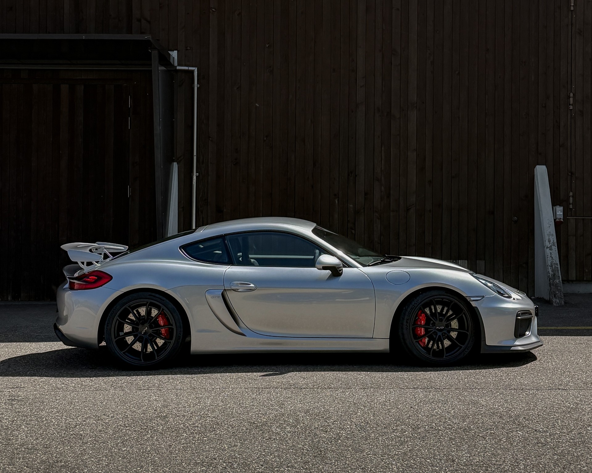 PORSCHE GT4-image-4