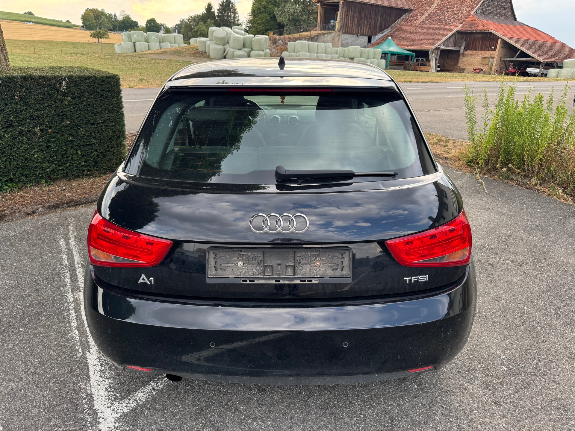 AUDI A1 1.2 TFSI Attraction-image-6