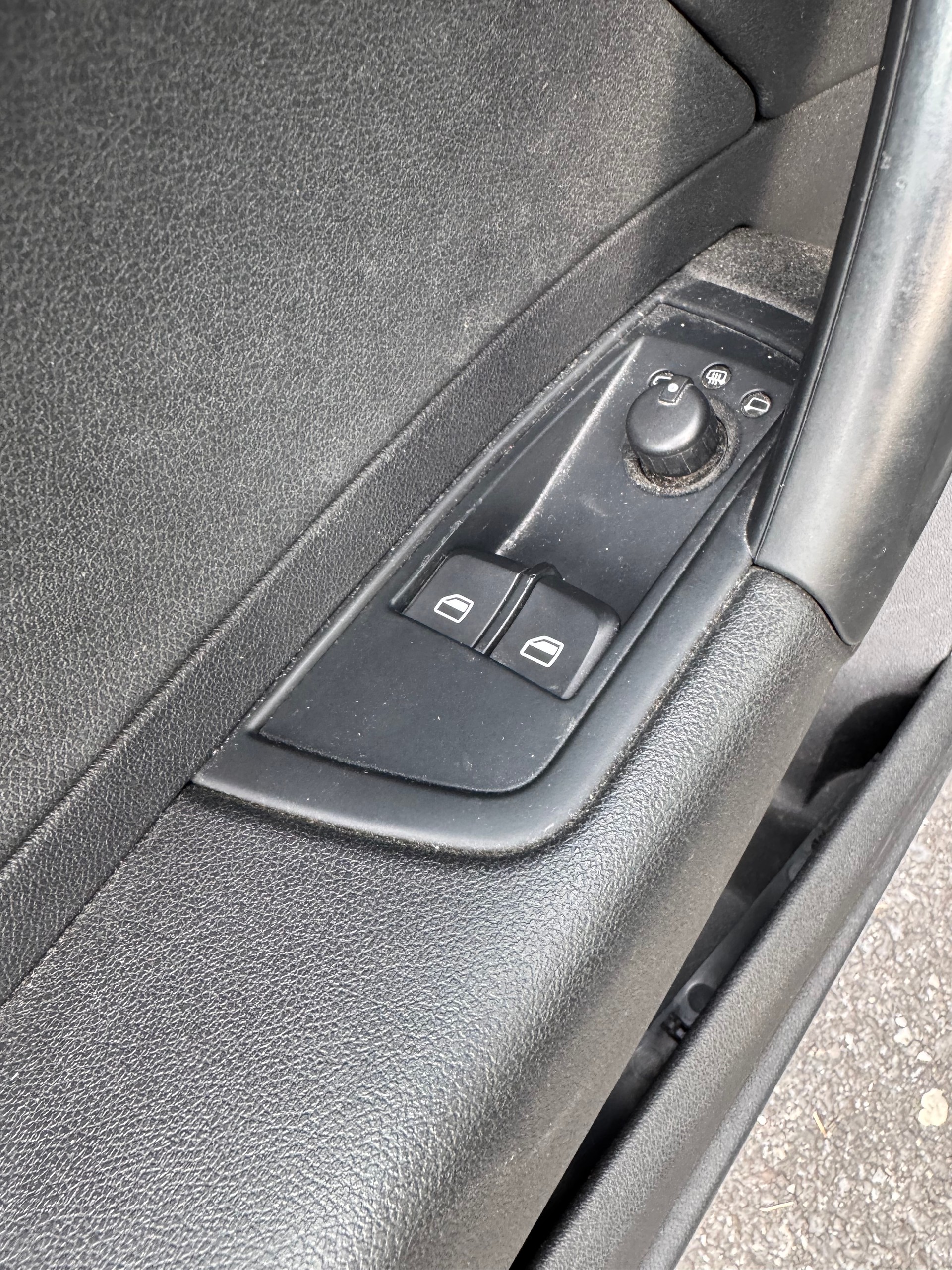 AUDI A1 1.2 TFSI Attraction-image-8