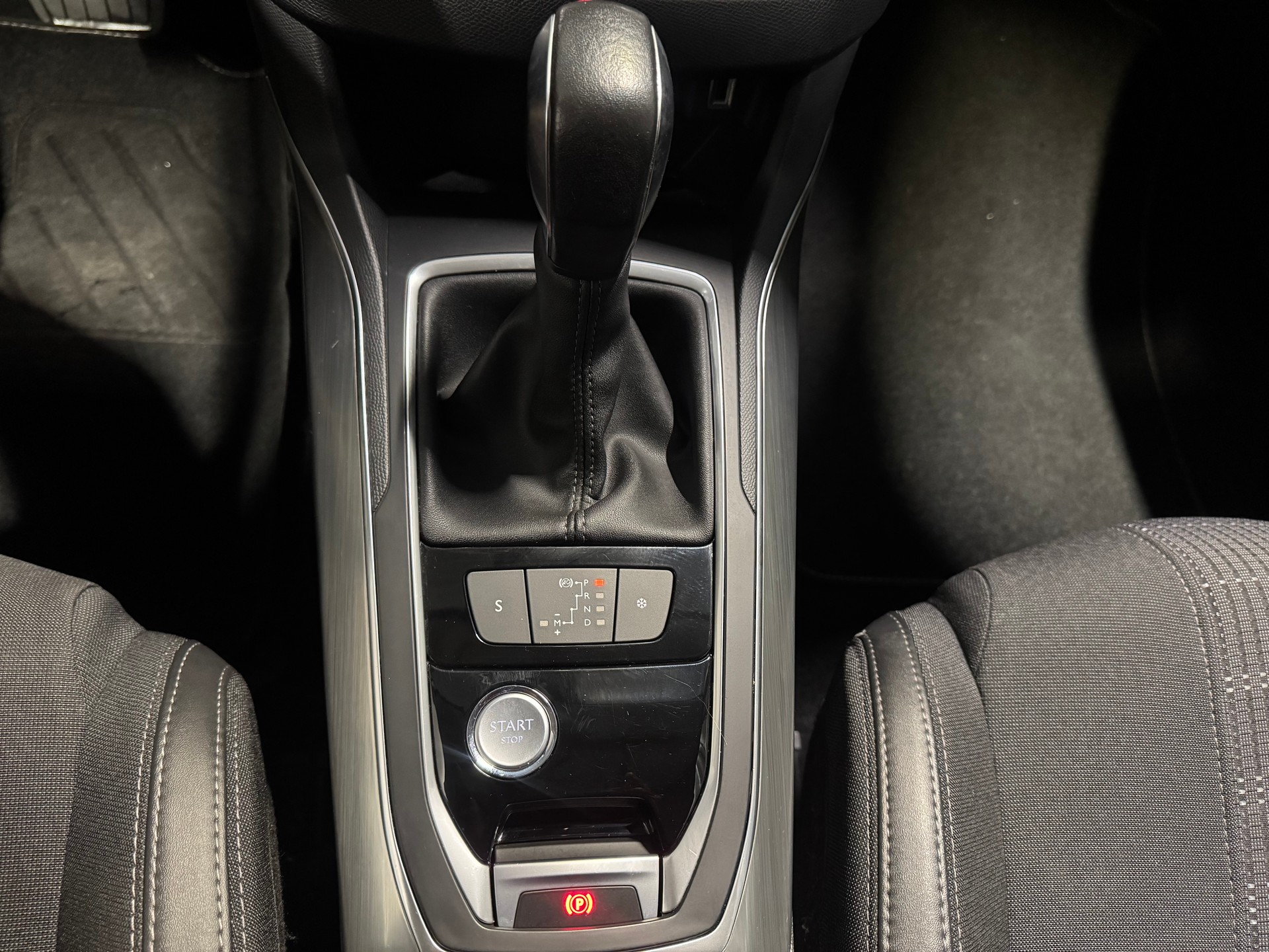 PEUGEOT 308 1.2 Pure Tech Allure EAT6(M)(48)-image-14