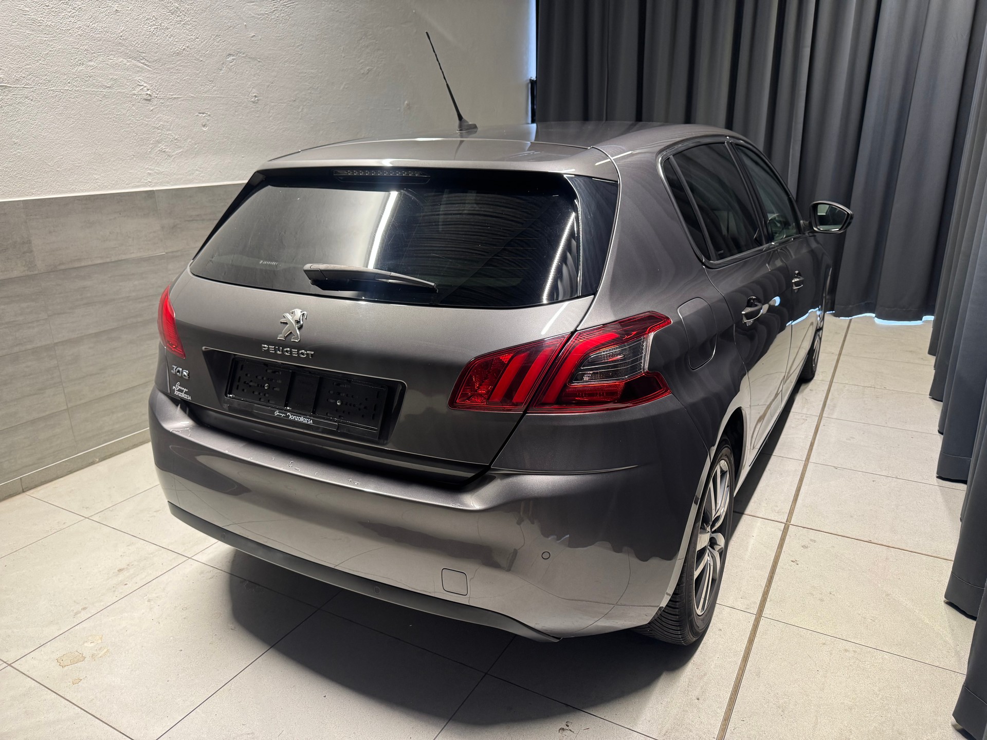 PEUGEOT 308 1.2 Pure Tech Allure EAT6(M)(48)-image-5