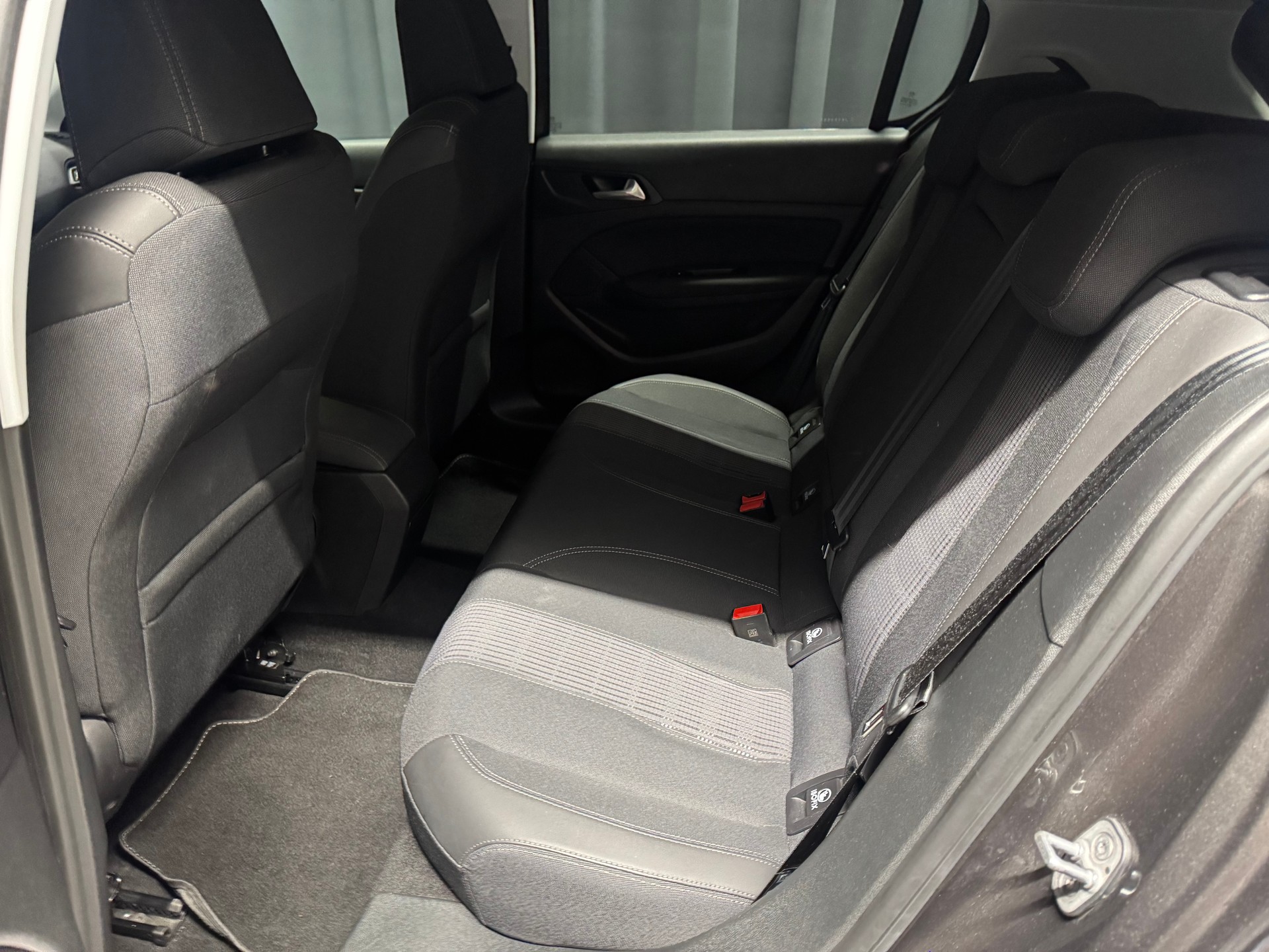 PEUGEOT 308 1.2 Pure Tech Allure EAT6(M)(48)-image-7