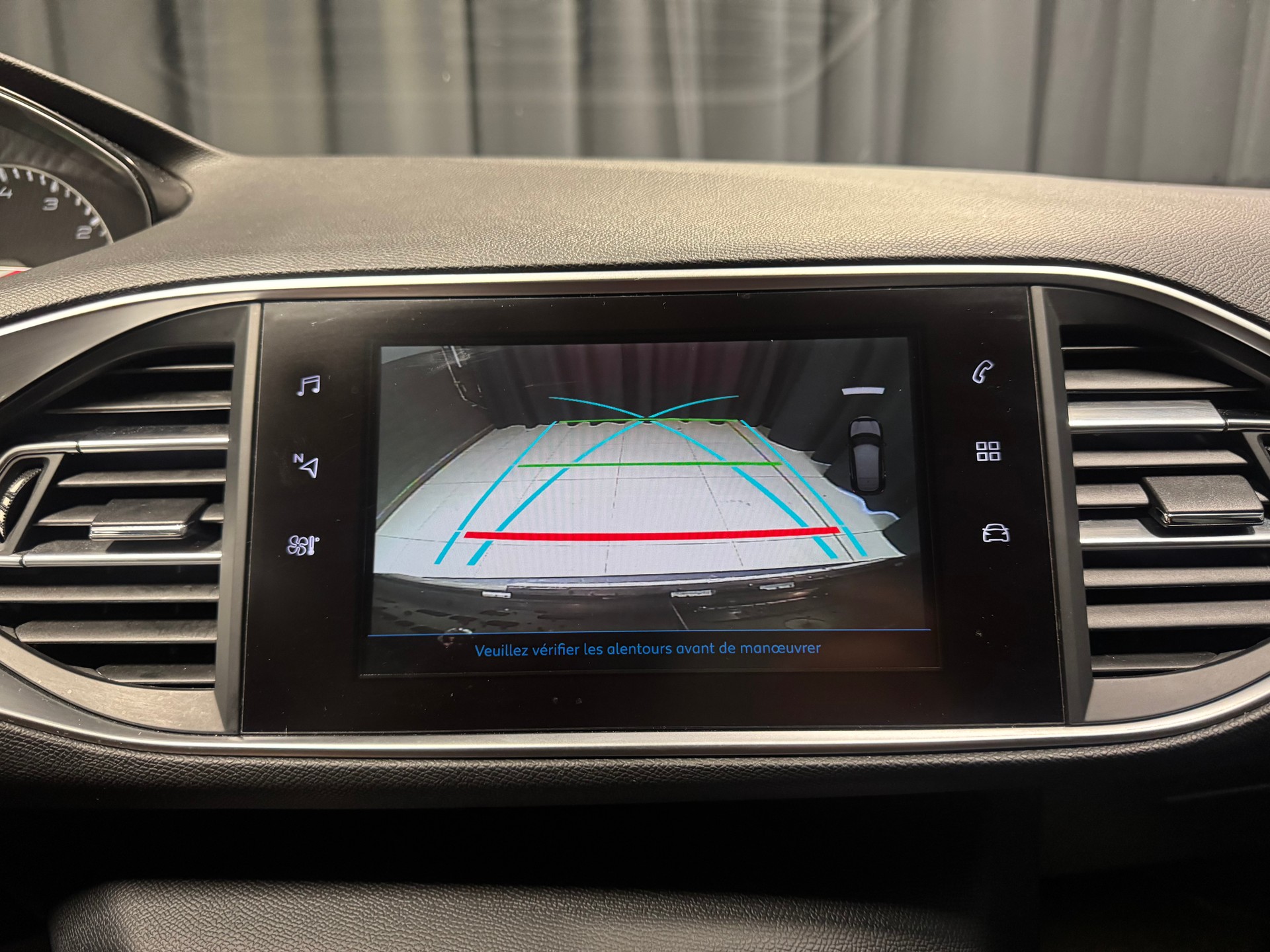 PEUGEOT 308 1.2 Pure Tech Allure EAT6(M)(48)-image-11