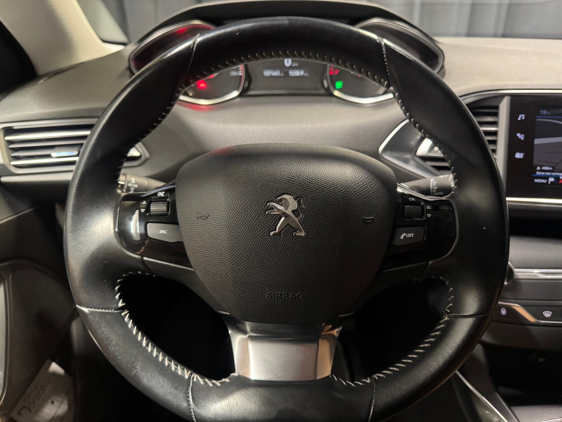 PEUGEOT 308 1.2 Pure Tech Allure EAT6(M)(48)-image-9