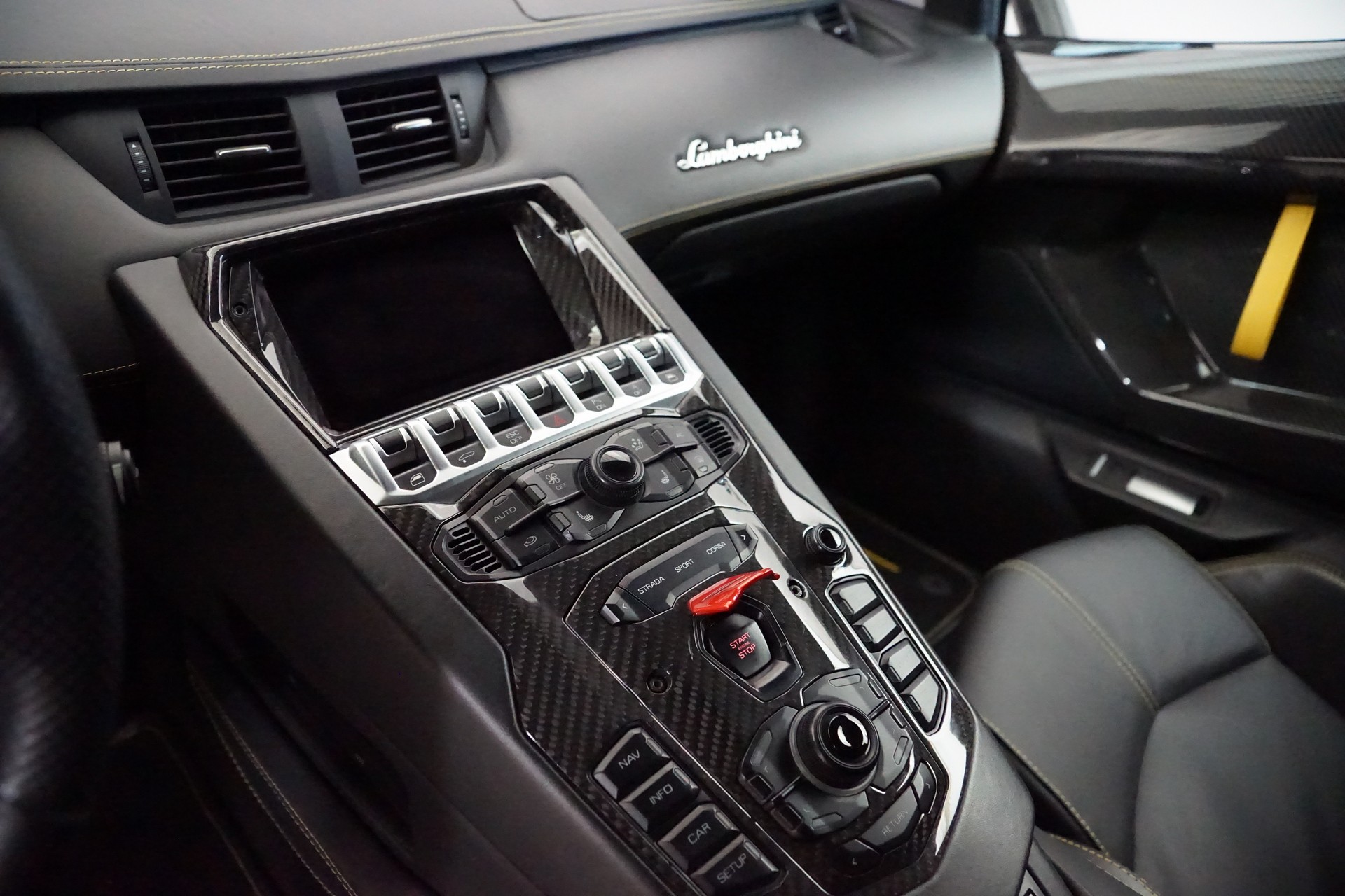 LAMBORGHINI Aventador LP700-4 Coupé E-Gear-image-9