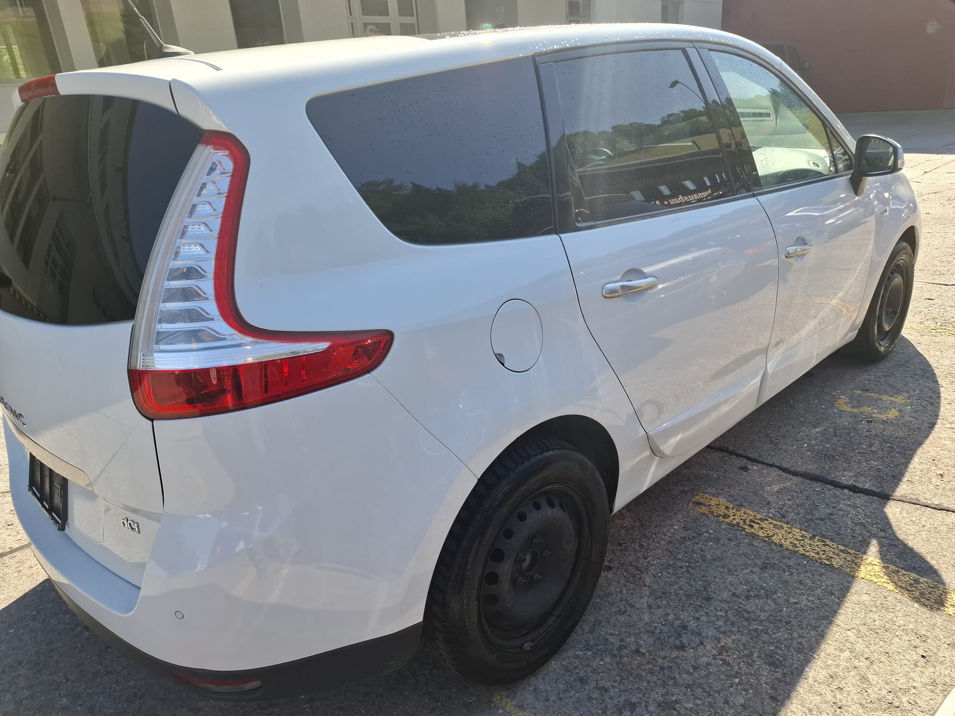 RENAULT Grand Scénic 1.5 dCi Expression EDC-image-4
