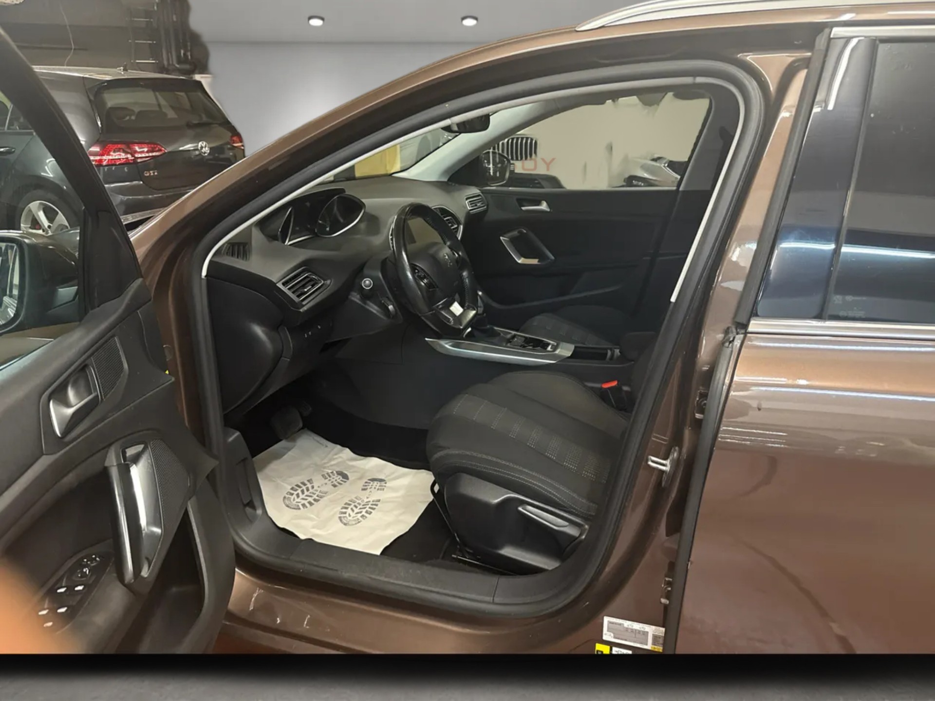 PEUGEOT 308 SW 1.2 THP Business Automatic-image-9